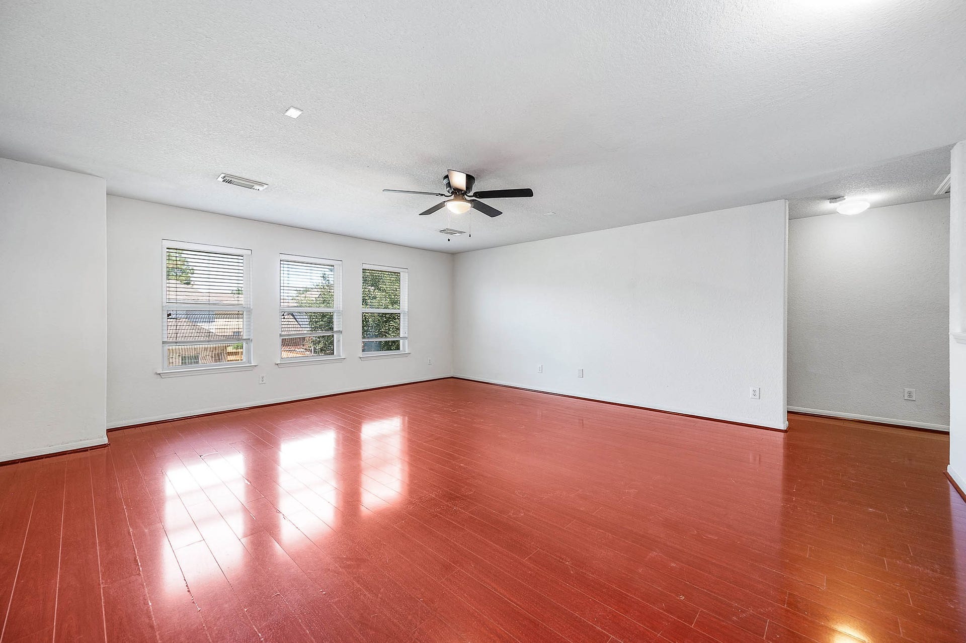 2032 Creek Shore Lane, Pearland, TX 77581 2032 Creek Shore Lane, Pearland, TX 77581