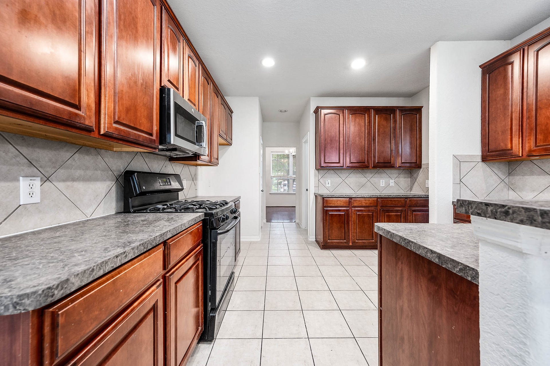 2032 Creek Shore Lane, Pearland, TX 77581 2032 Creek Shore Lane, Pearland, TX 77581