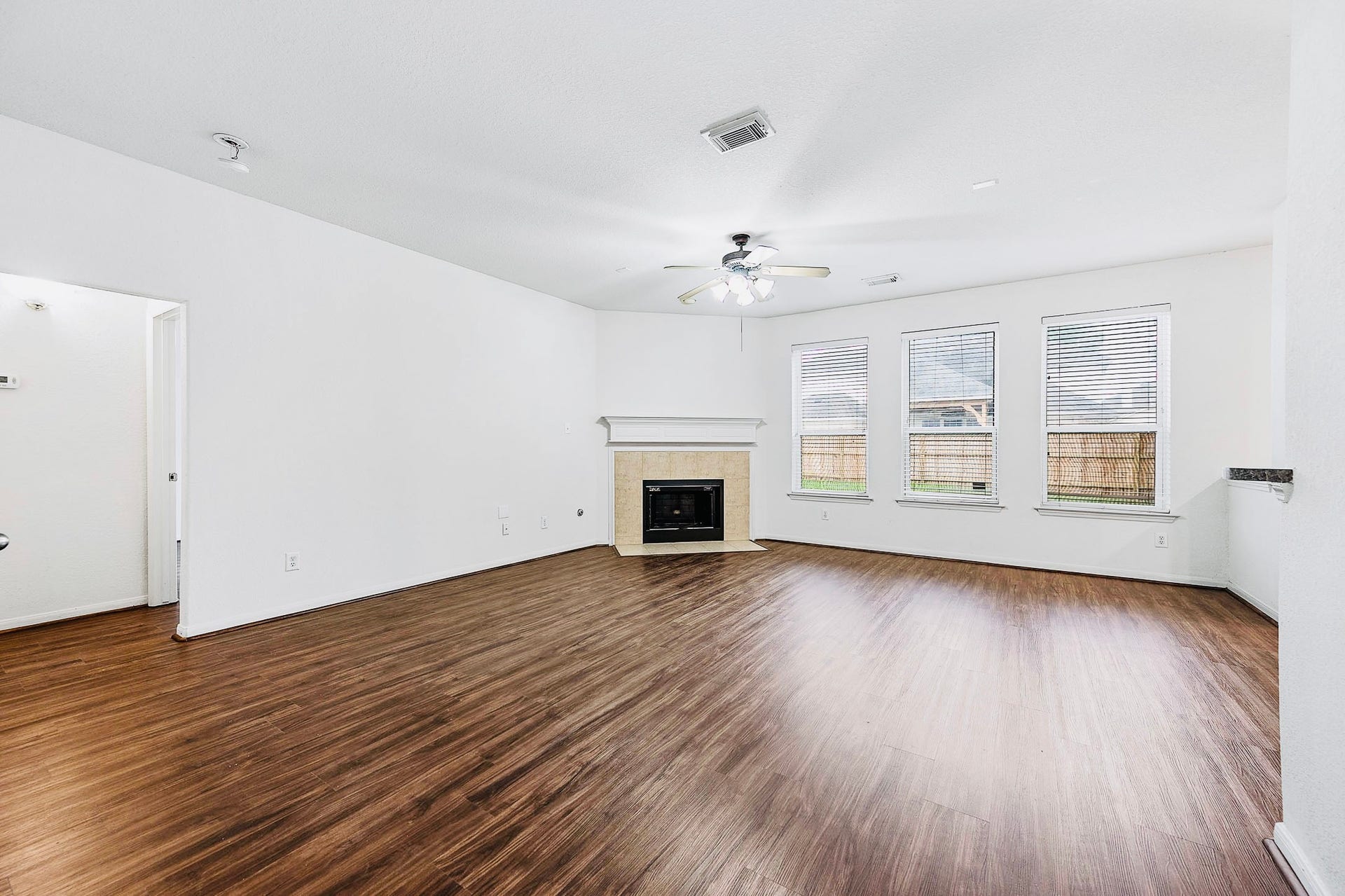 2032 Creek Shore Lane, Pearland, TX 77581 2032 Creek Shore Lane, Pearland, TX 77581