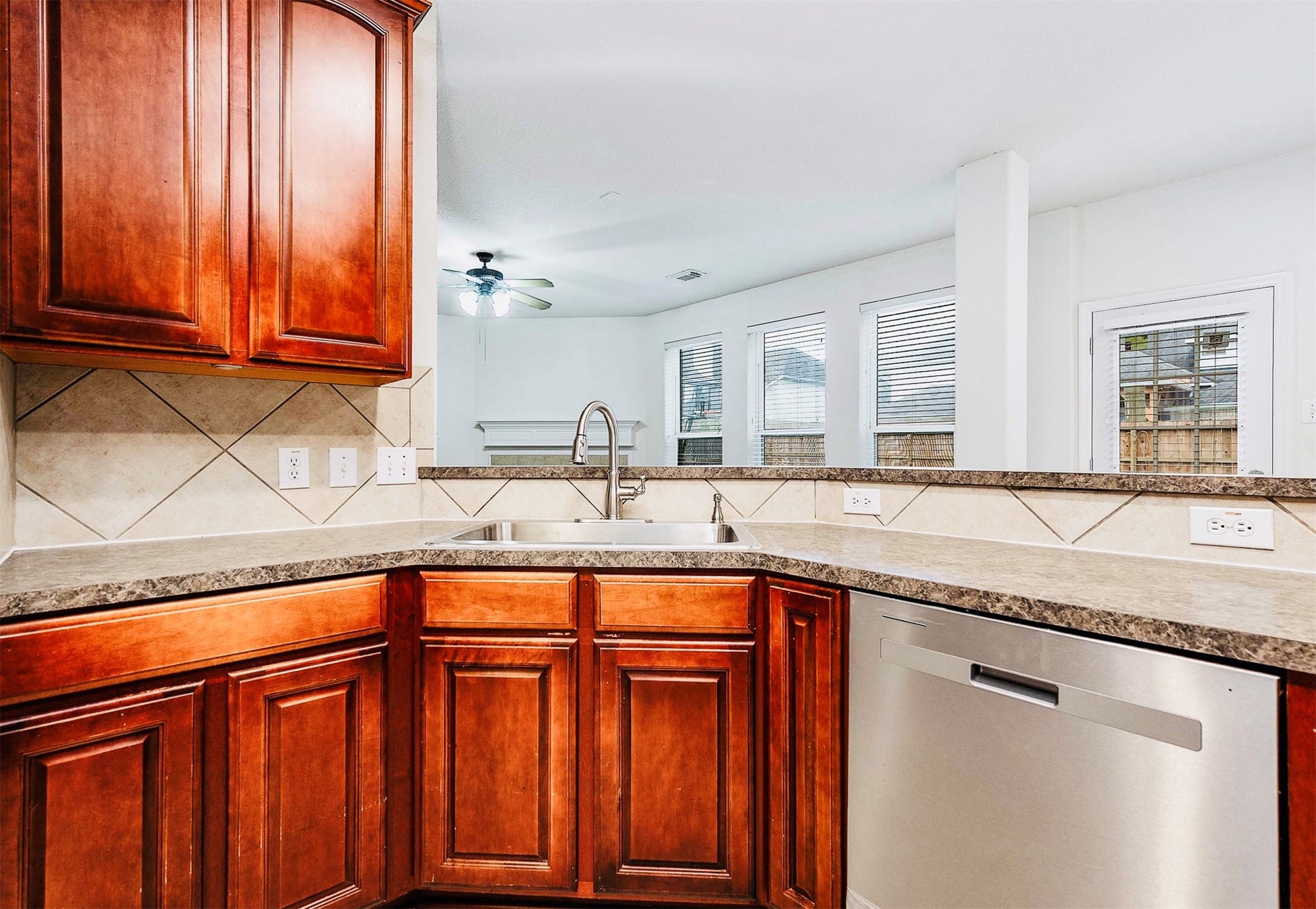 2032 Creek Shore Lane, Pearland, TX 77581 2032 Creek Shore Lane, Pearland, TX 77581