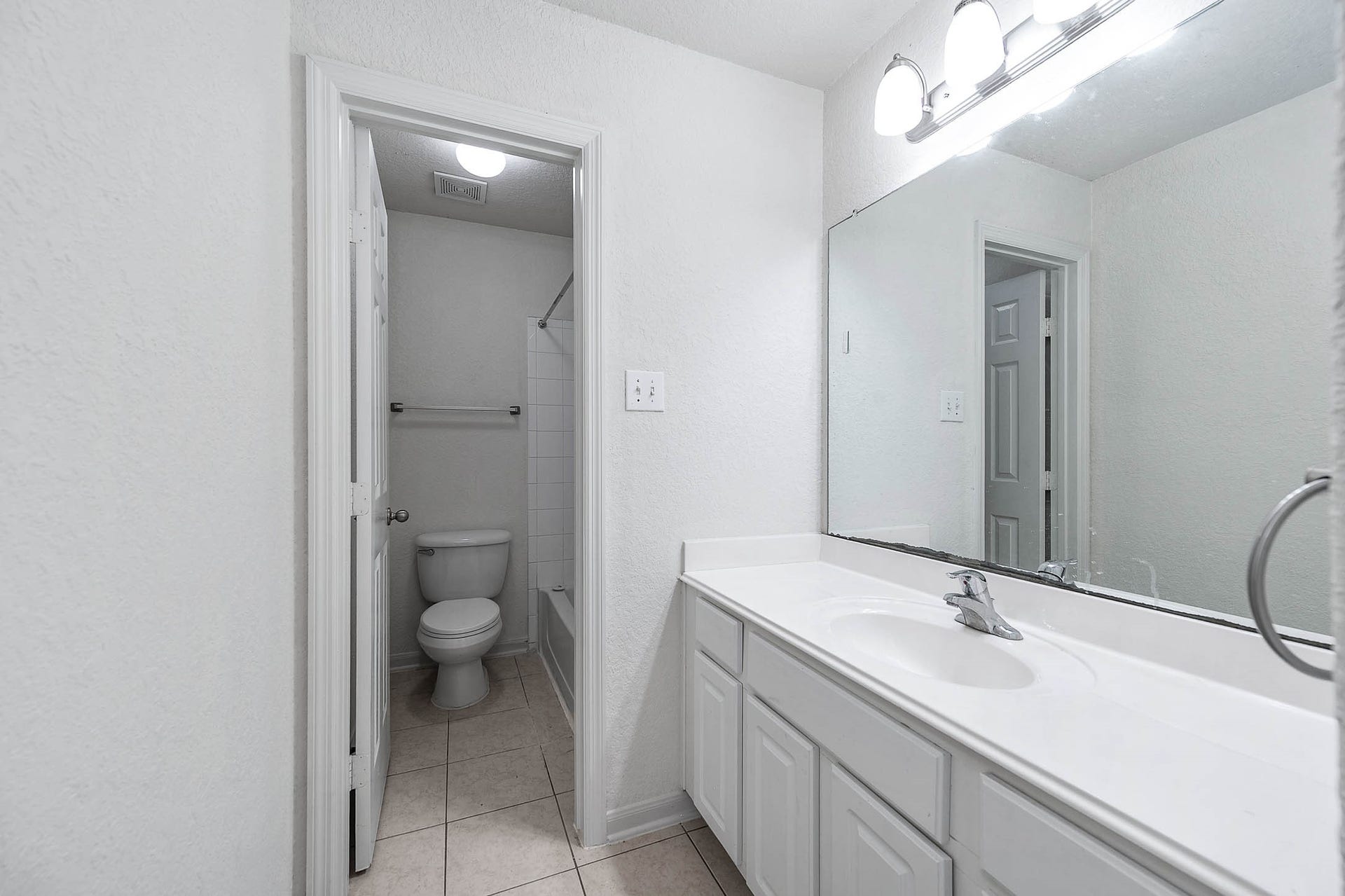 2032 Creek Shore Lane, Pearland, TX 77581 2032 Creek Shore Lane, Pearland, TX 77581