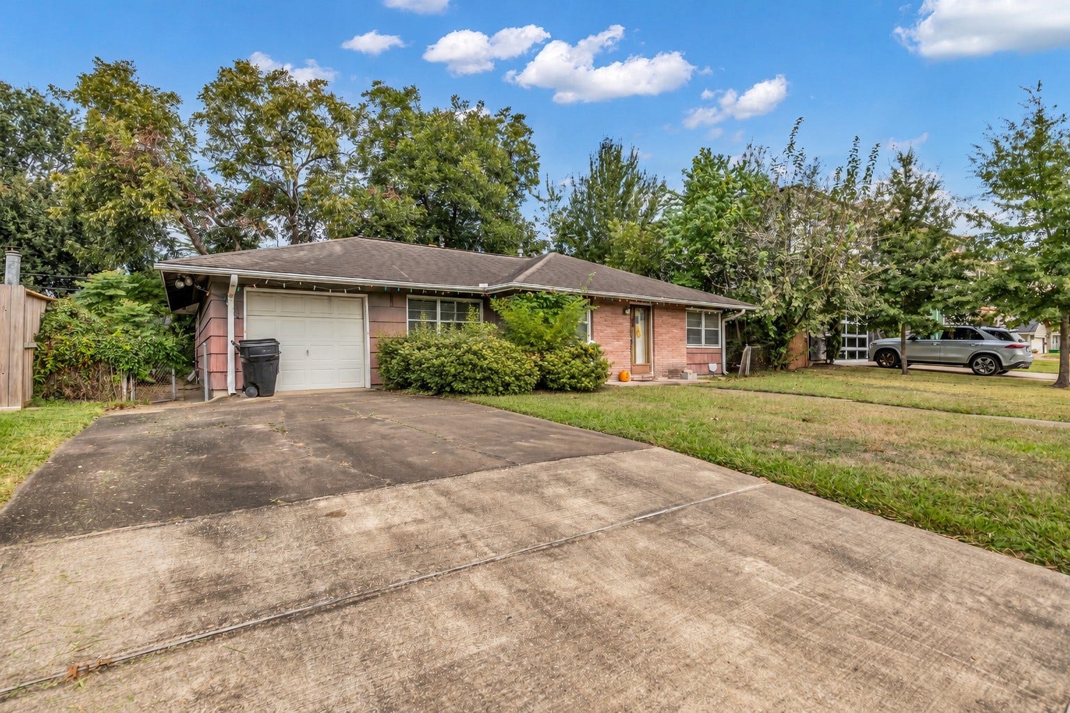 5326 Judalon Lane, Houston, TX 77056 A wide driveway and generous street frontage offer room to design the home you have in mind.