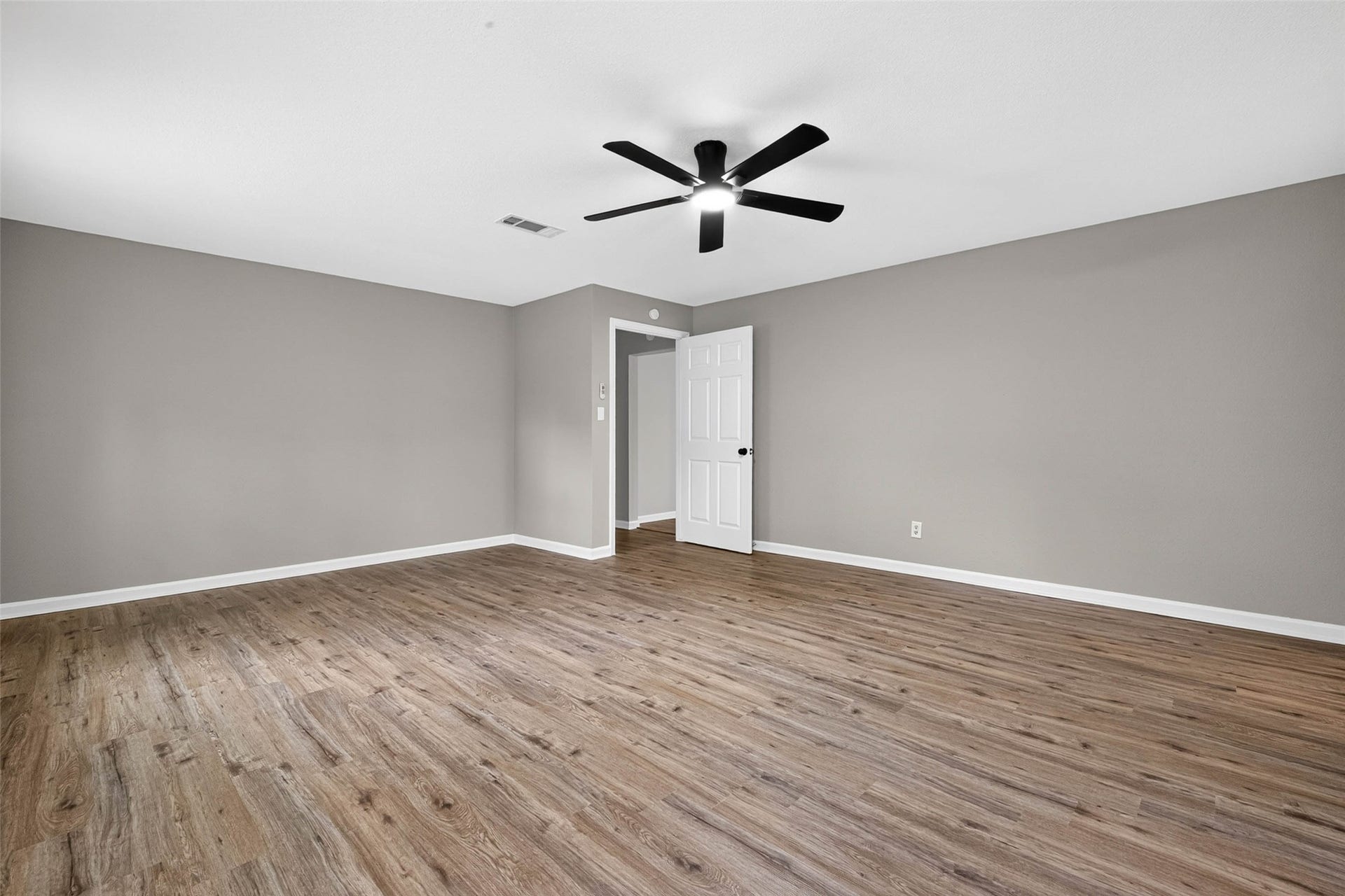 4701 Cherry Street, Santa Fe, TX 77517 Primary Bedroom