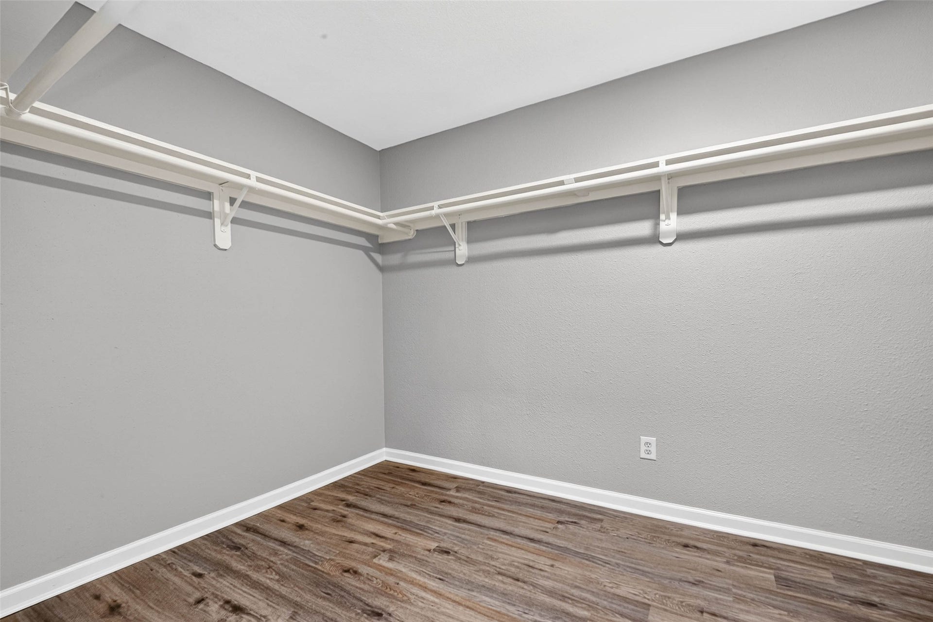 4701 Cherry Street, Santa Fe, TX 77517 Primary Closet