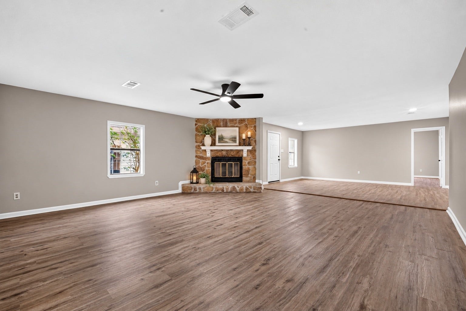 4701 Cherry Street, Santa Fe, TX 77517 View of the living and dining room from the hallway