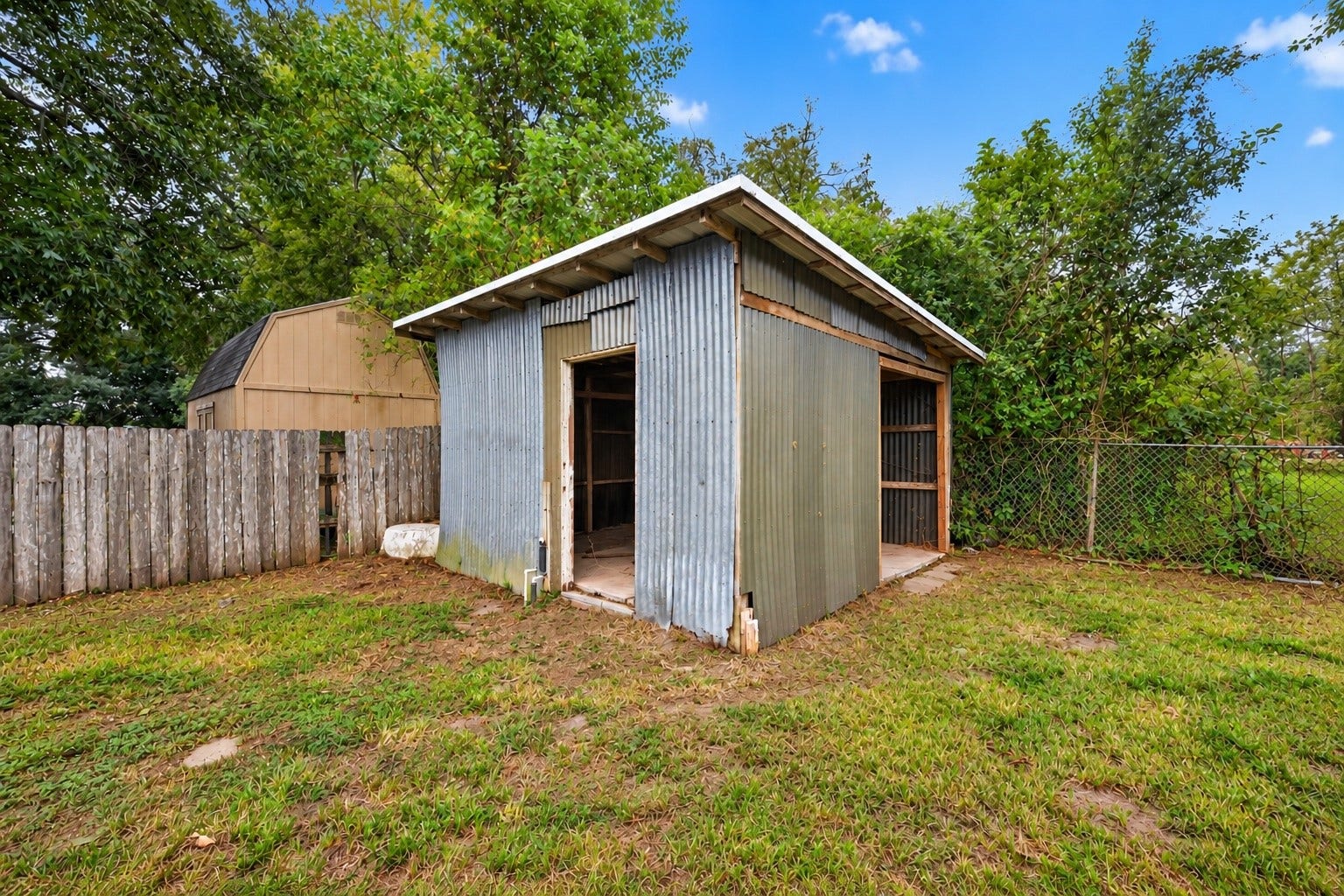 4701 Cherry Street, Santa Fe, TX 77517 Large metal building