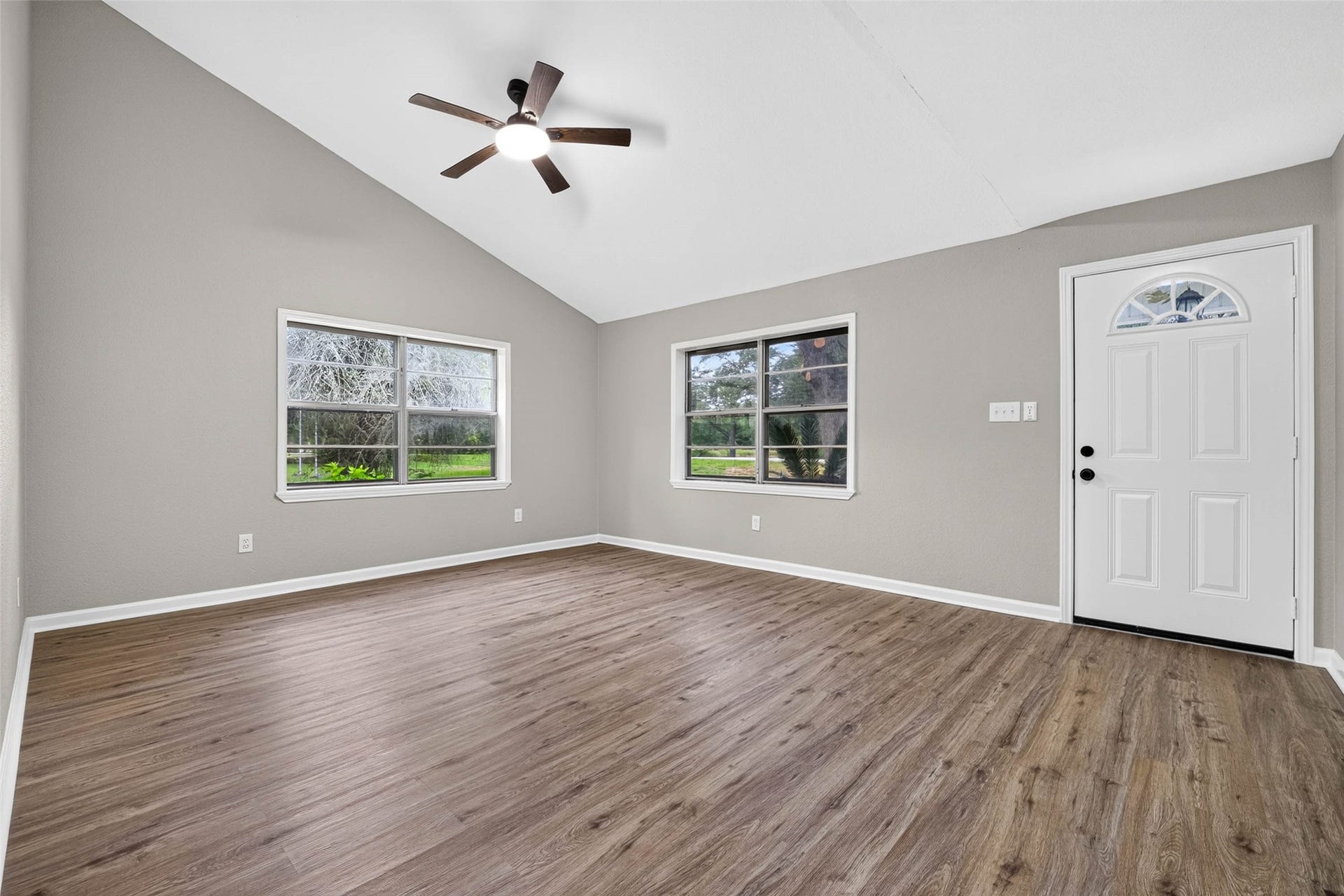 4701 Cherry Street, Santa Fe, TX 77517 front living room