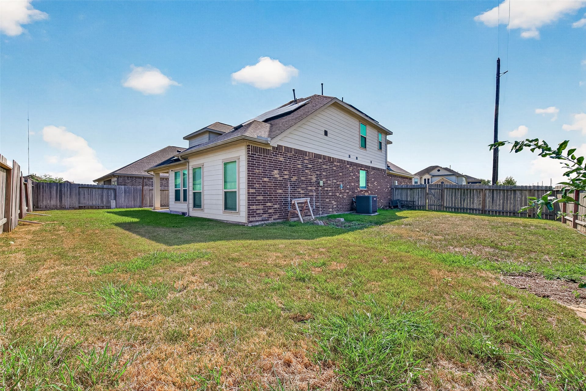 3658 Diamond Creek Drive, Missouri City, TX 77459 Spacious fenced backyard offers plenty of open lawn for outdoor enjoyment. Rear exterior view highlights the home's outdoor space and generous lot.