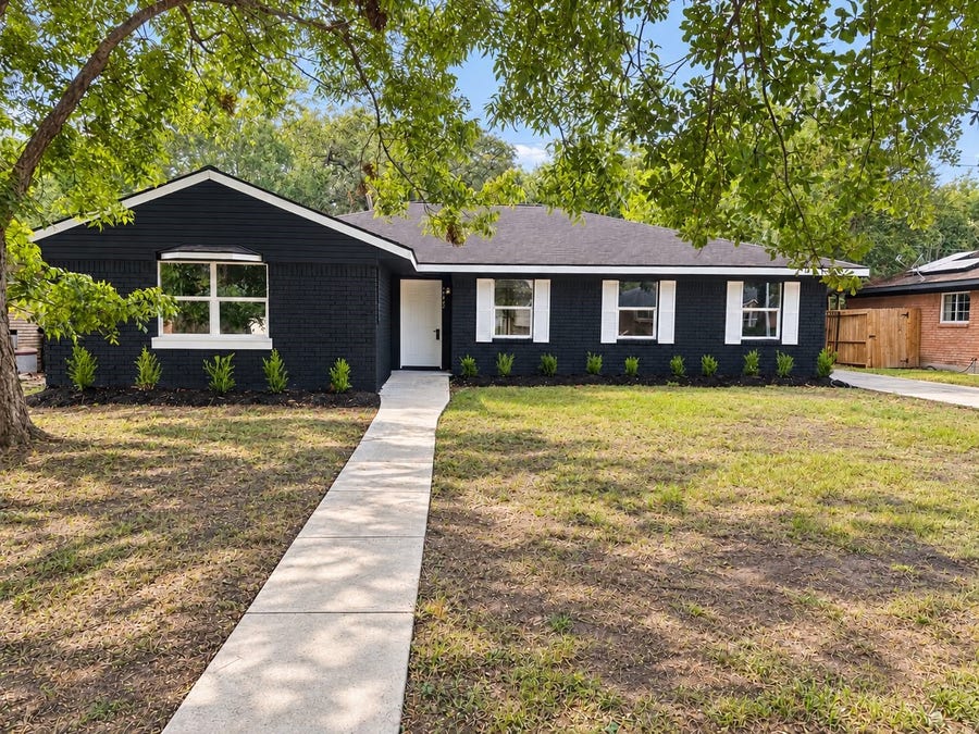 Property photo for 11410 Braewick Drive, Houston, TX