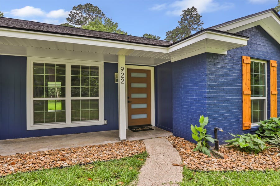 Property photo for 922 Lake Glen Road, Houston, TX