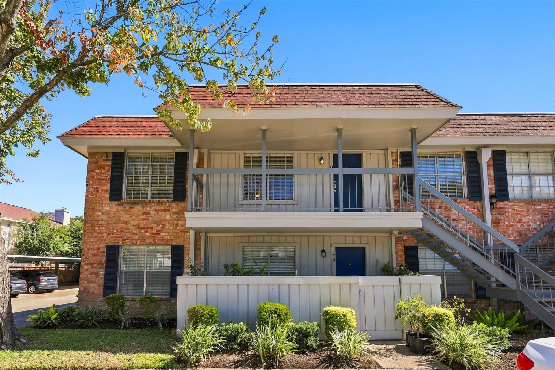 2250 Bering Drive, #80, Houston, TX 77057 Welcome to 2250 Bering Dr. Unit #80.