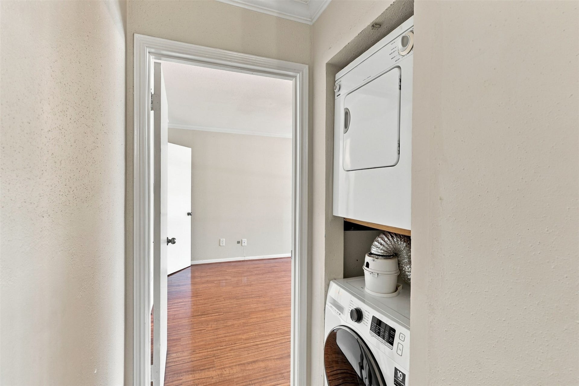 2250 Bering Drive, #80, Houston, TX 77057 Washer and Dryer In The Unit.
