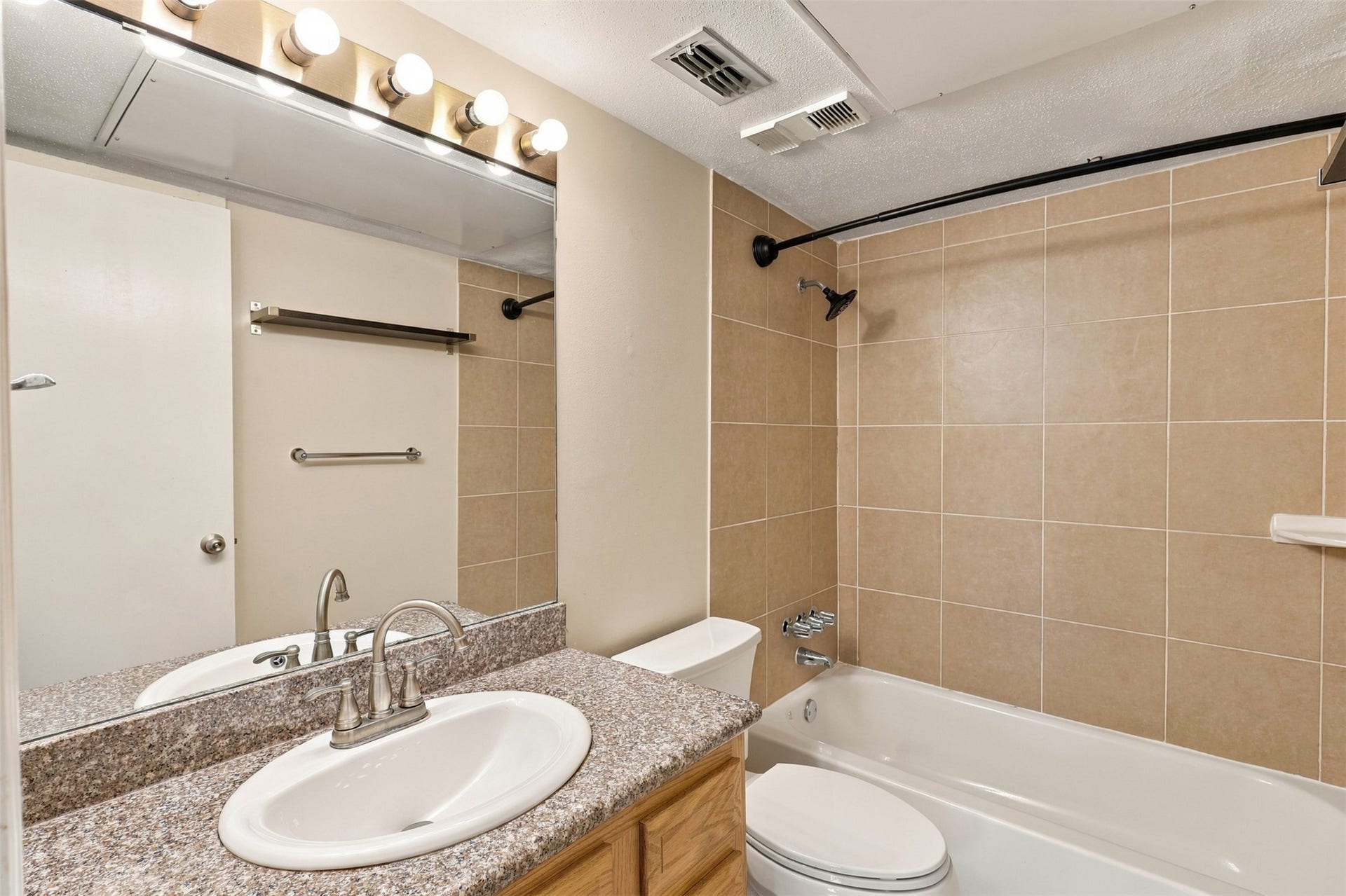 2250 Bering Drive, #80, Houston, TX 77057 Bedroom 2 Ensuite Bathroom.