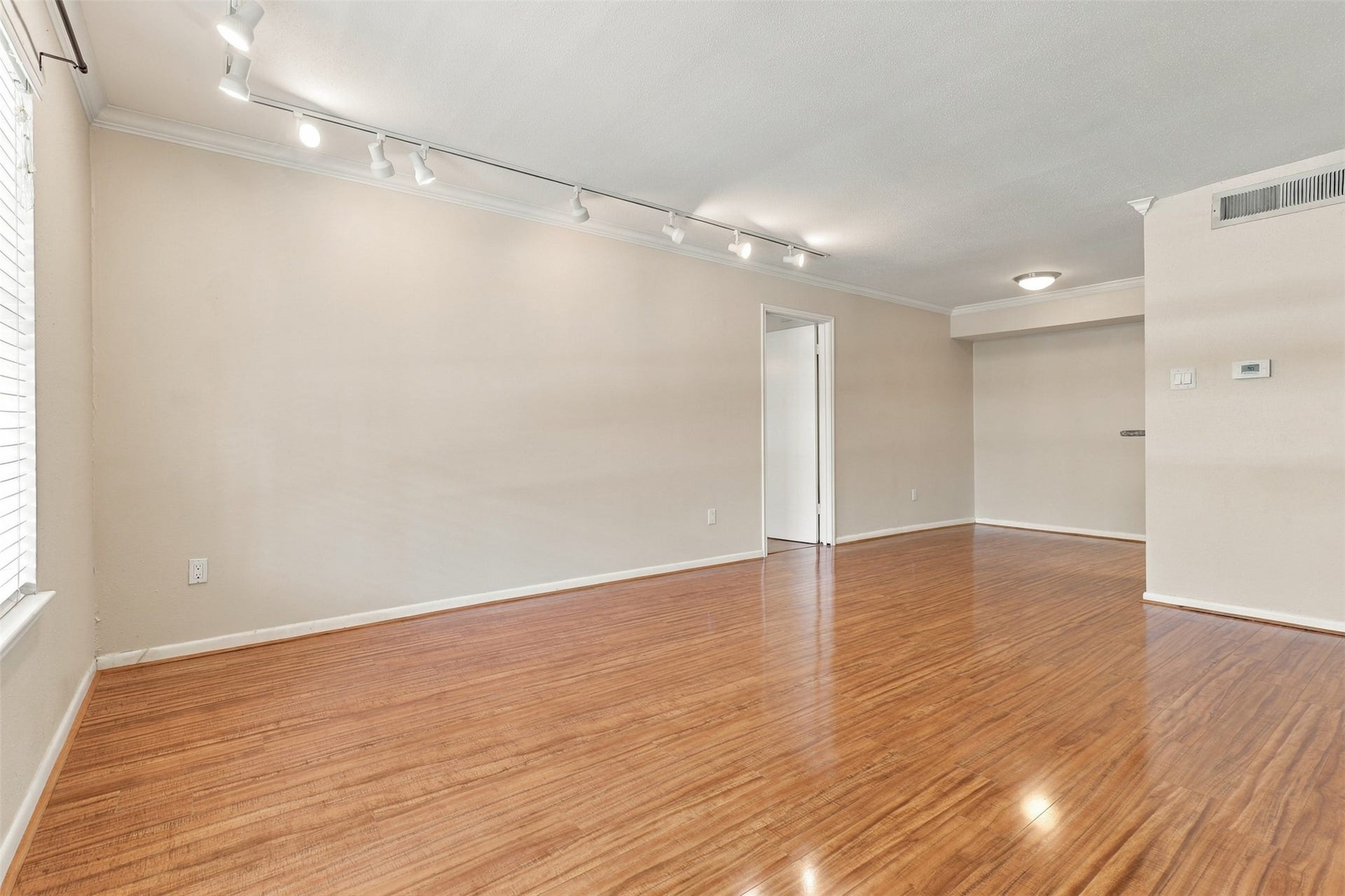2250 Bering Drive, #80, Houston, TX 77057 Living Space