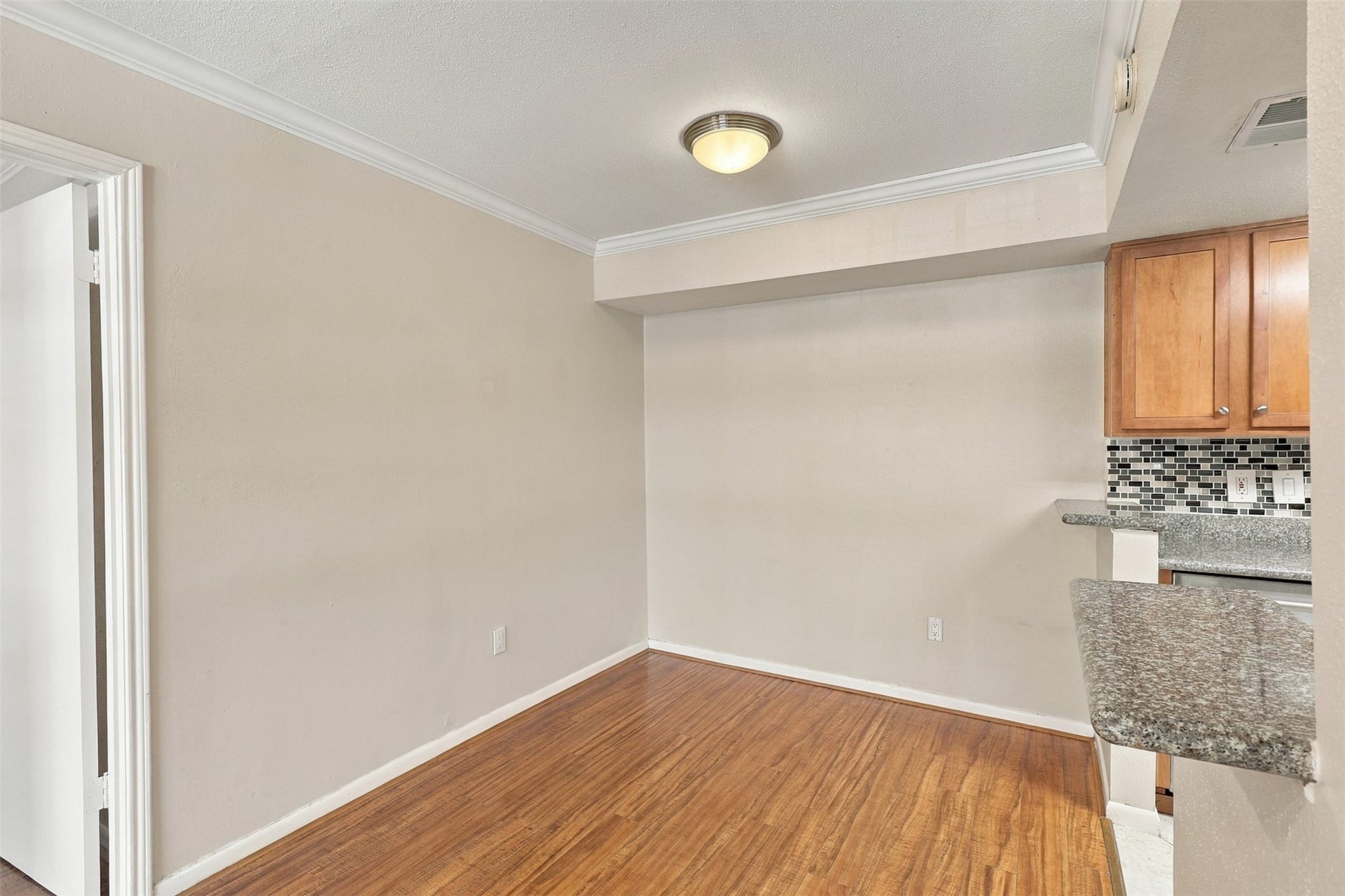 2250 Bering Drive, #80, Houston, TX 77057 Dinning area.