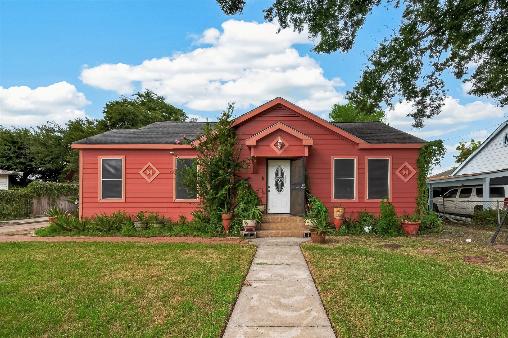 811 Canadian Street, Houston, TX 77009