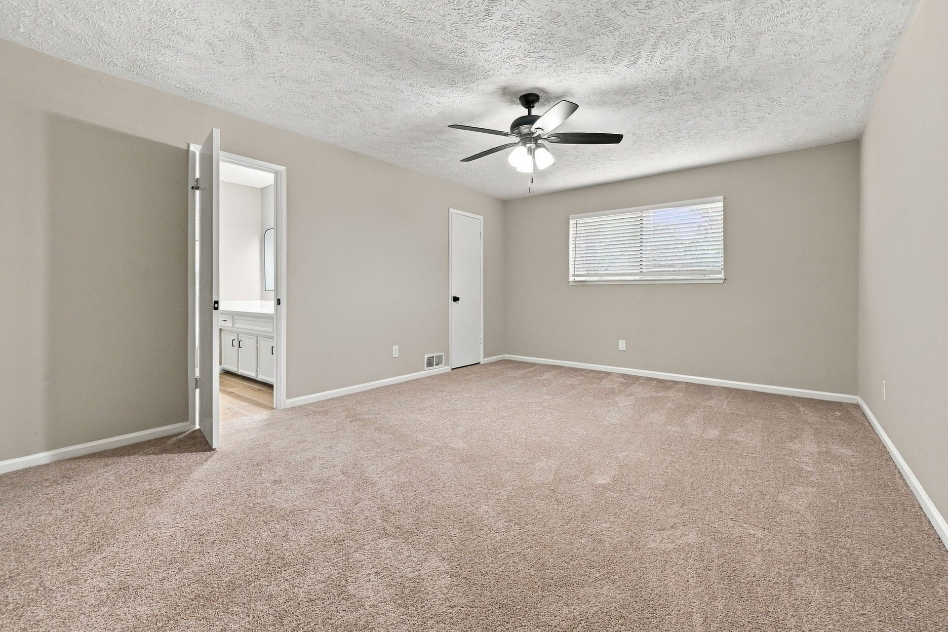 9859 Sageroyal Lane, Houston, TX 77089 9859 Sageroyal Lane, Houston, TX 77089