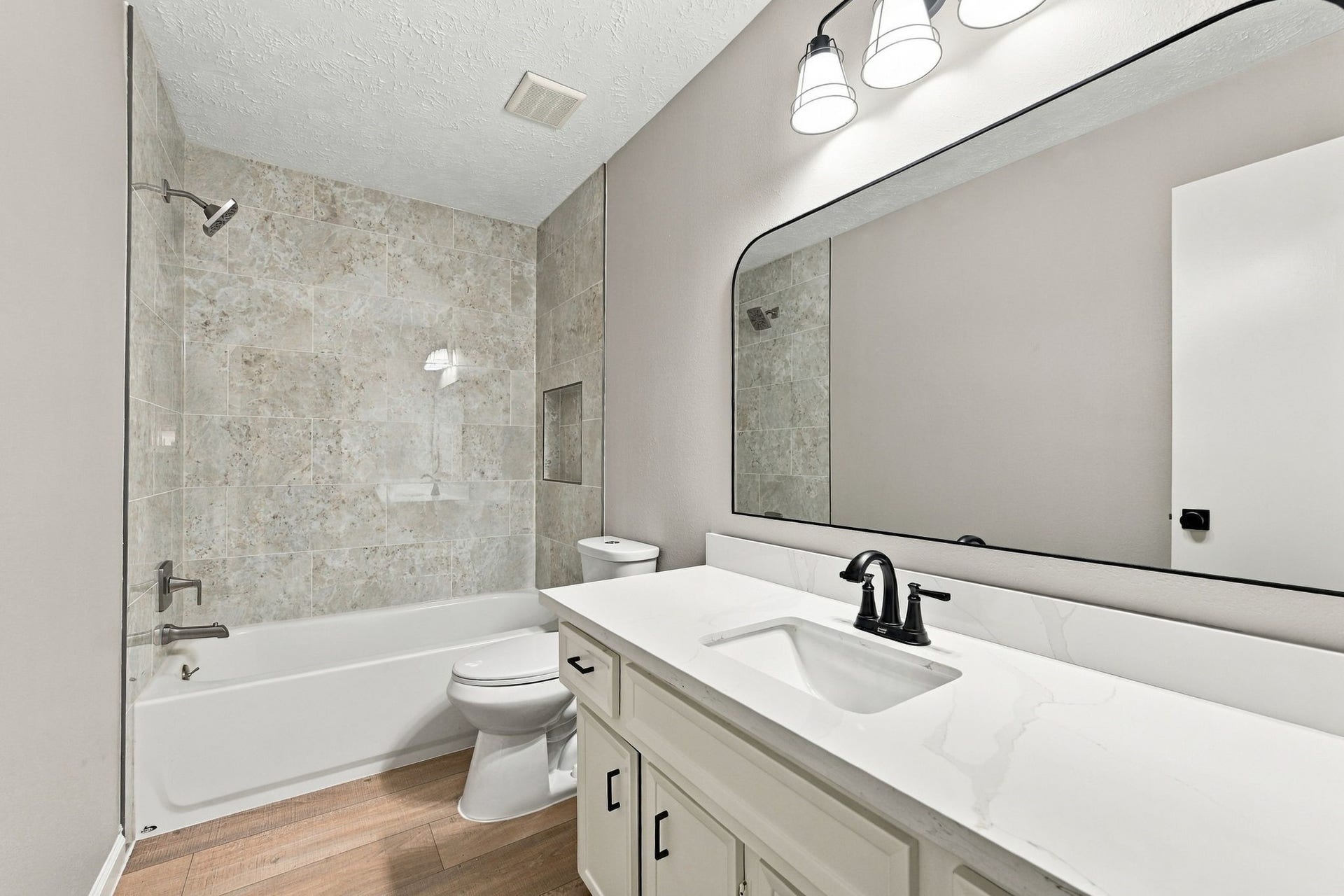 9859 Sageroyal Lane, Houston, TX 77089 9859 Sageroyal Lane, Houston, TX 77089