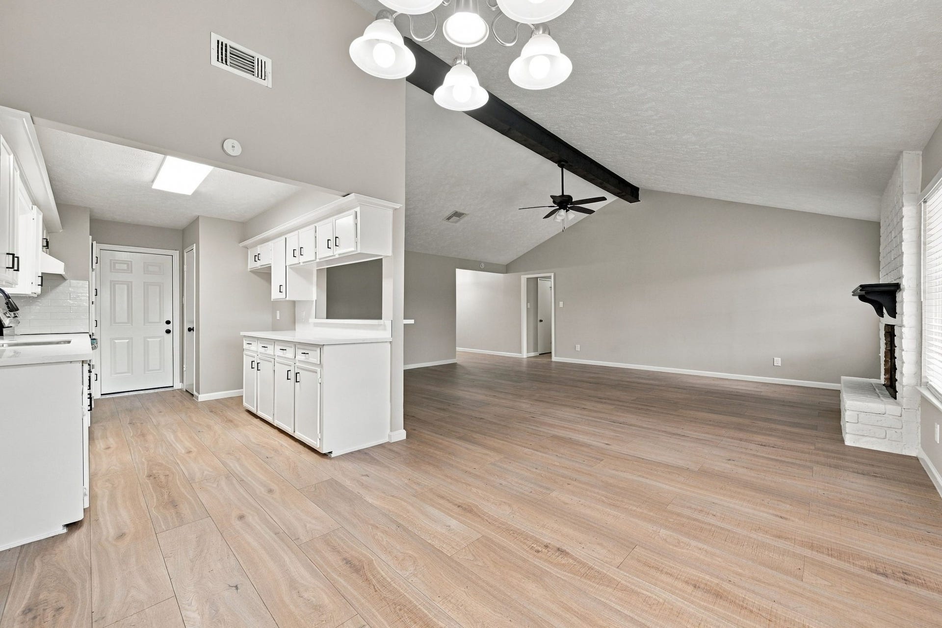 9859 Sageroyal Lane, Houston, TX 77089 9859 Sageroyal Lane, Houston, TX 77089