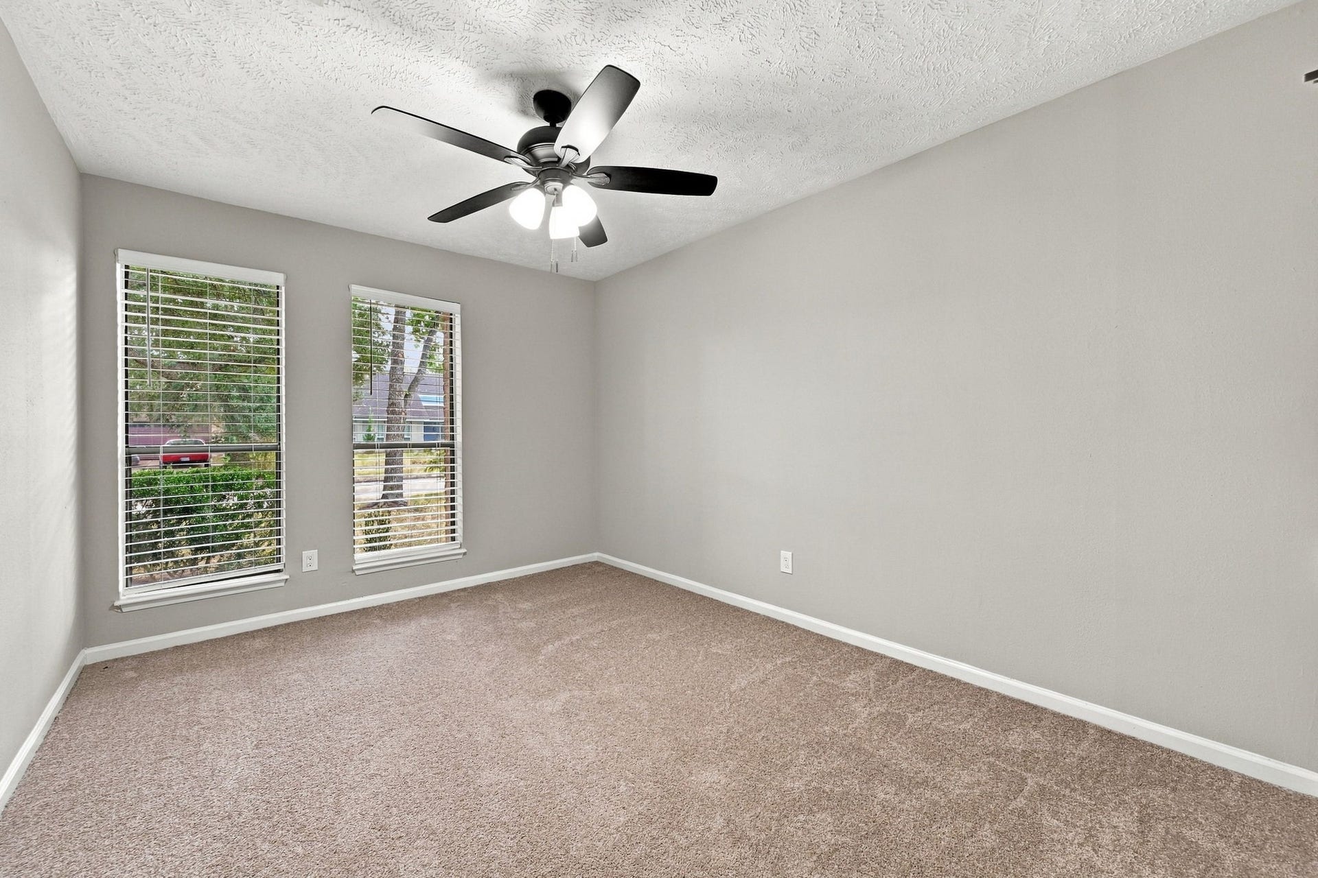 9859 Sageroyal Lane, Houston, TX 77089 9859 Sageroyal Lane, Houston, TX 77089