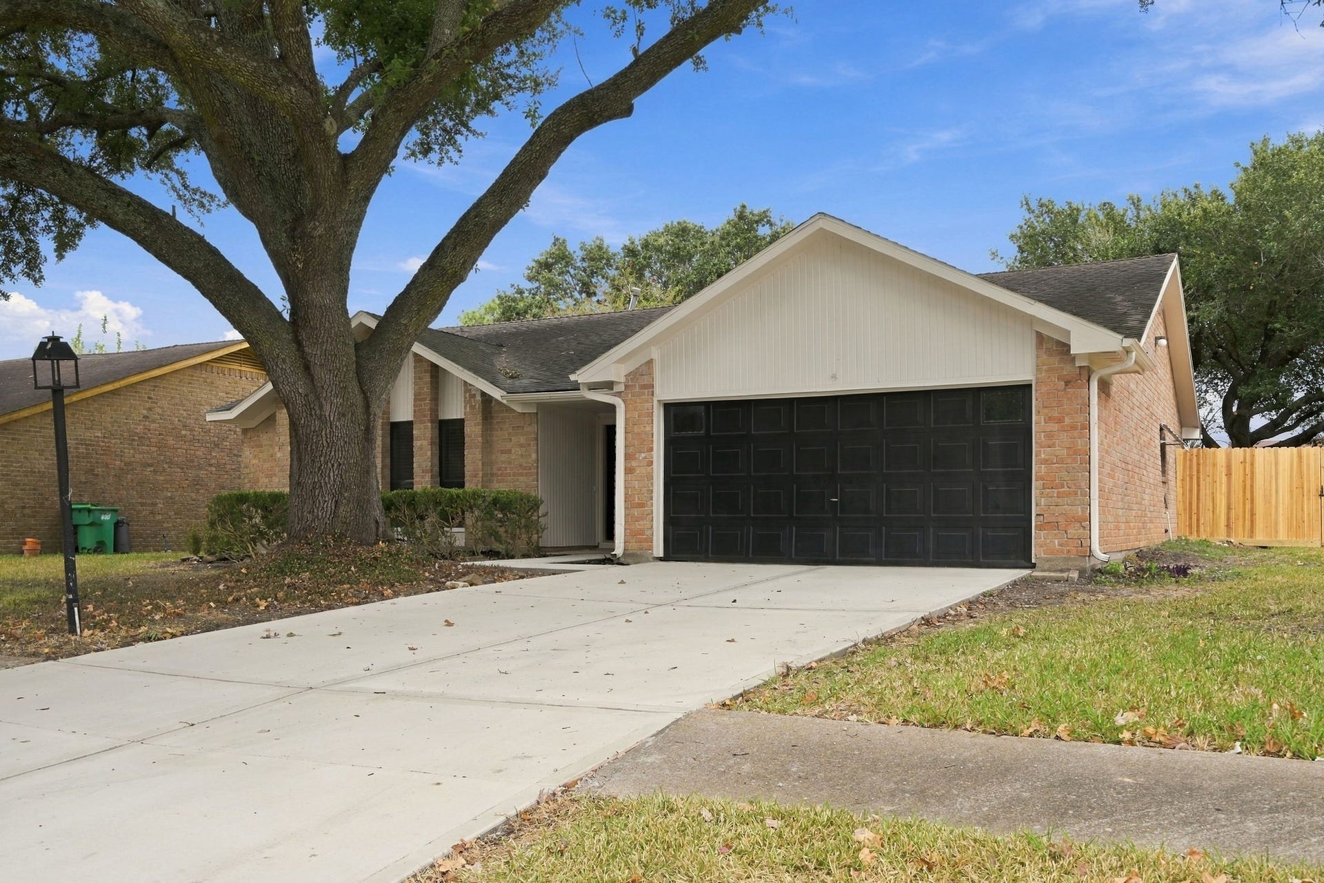 9859 Sageroyal Lane, Houston, TX 77089 9859 Sageroyal Lane, Houston, TX 77089