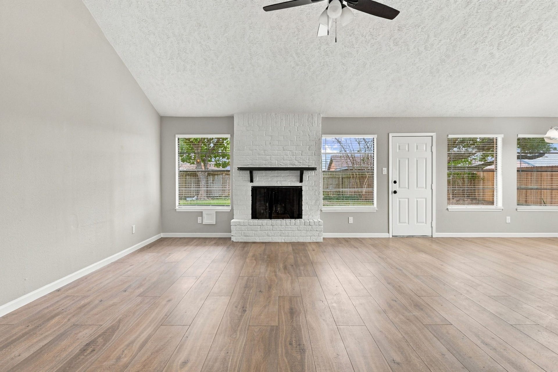 9859 Sageroyal Lane, Houston, TX 77089 9859 Sageroyal Lane, Houston, TX 77089
