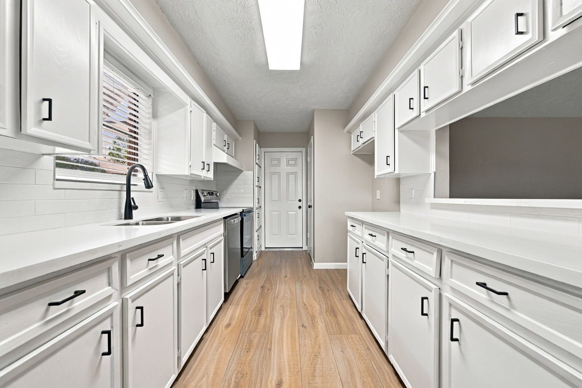 9859 Sageroyal Lane, Houston, TX 77089 9859 Sageroyal Lane, Houston, TX 77089