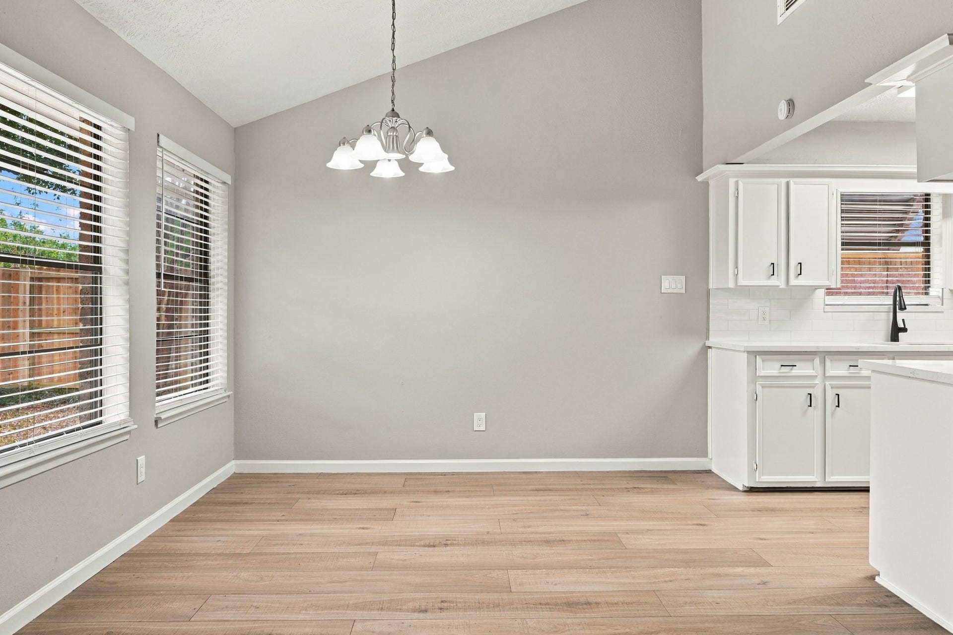 9859 Sageroyal Lane, Houston, TX 77089 9859 Sageroyal Lane, Houston, TX 77089