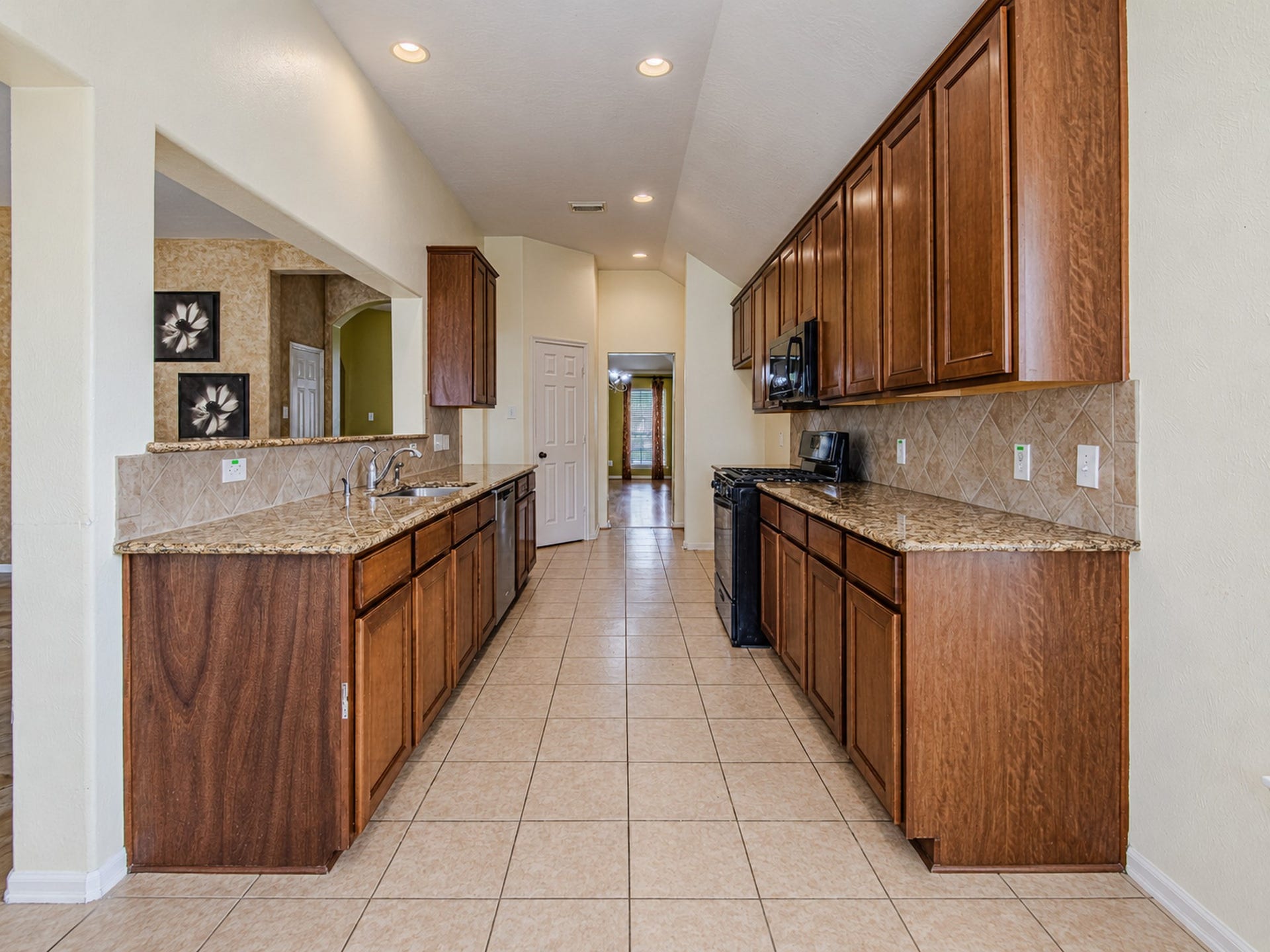 12906 Brook Arbor Court, Pearland, TX 77584 A breakfast bar adds convenient seating along the kitchen's open layout