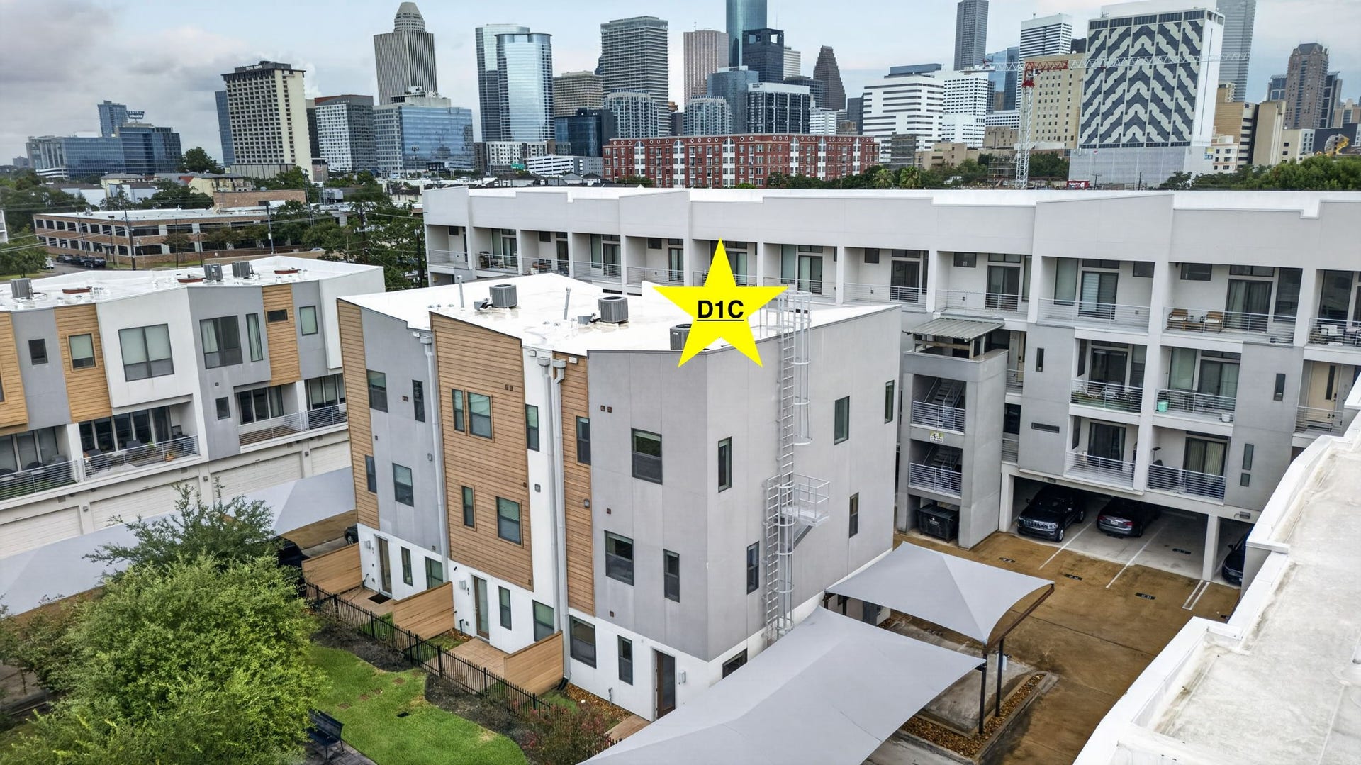 D1C is a premium end unit overlooking the center courtyard