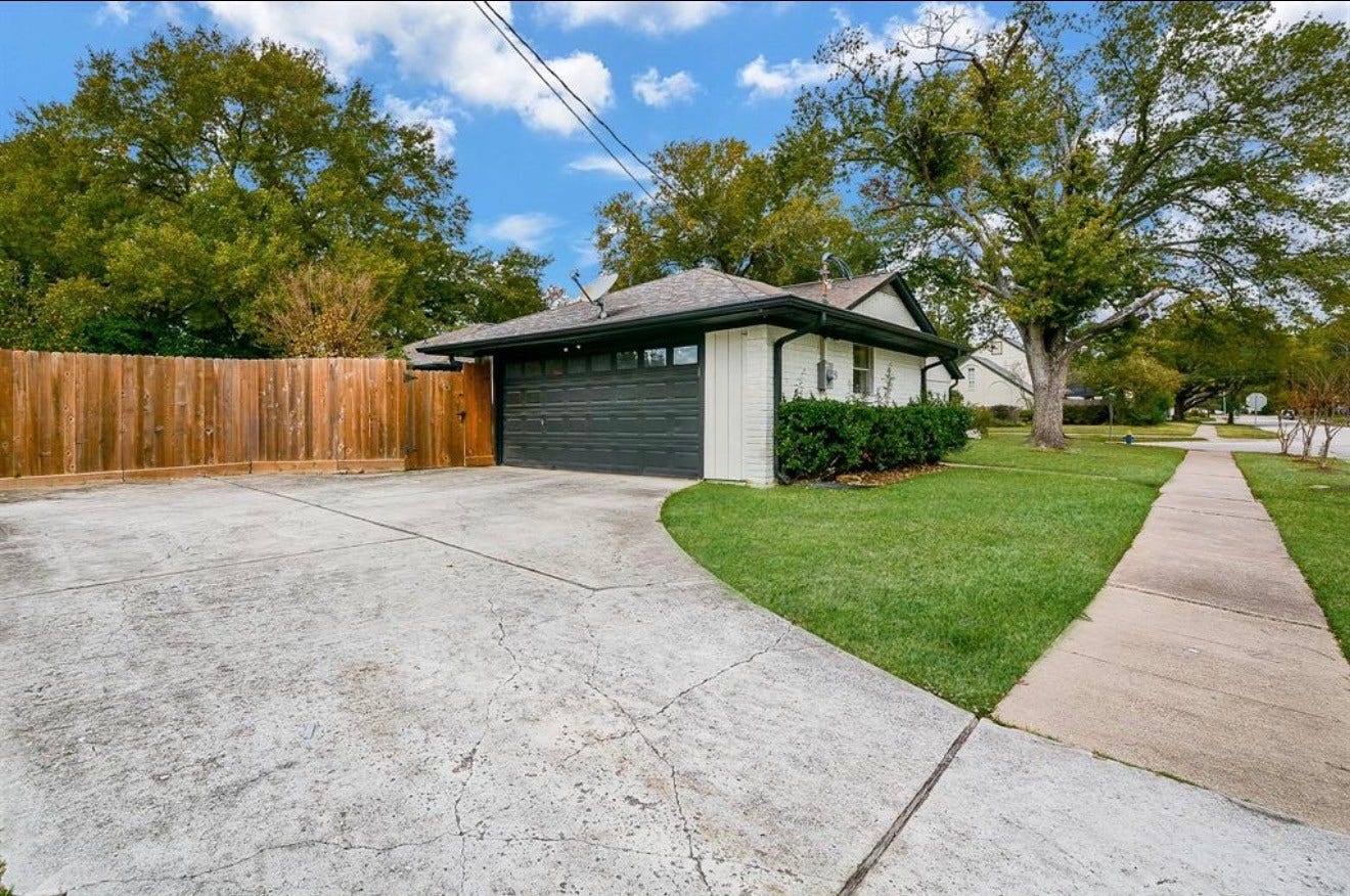 10603 Riverview Drive, Houston, TX 77042 10603 Riverview Drive, Houston, TX 77042