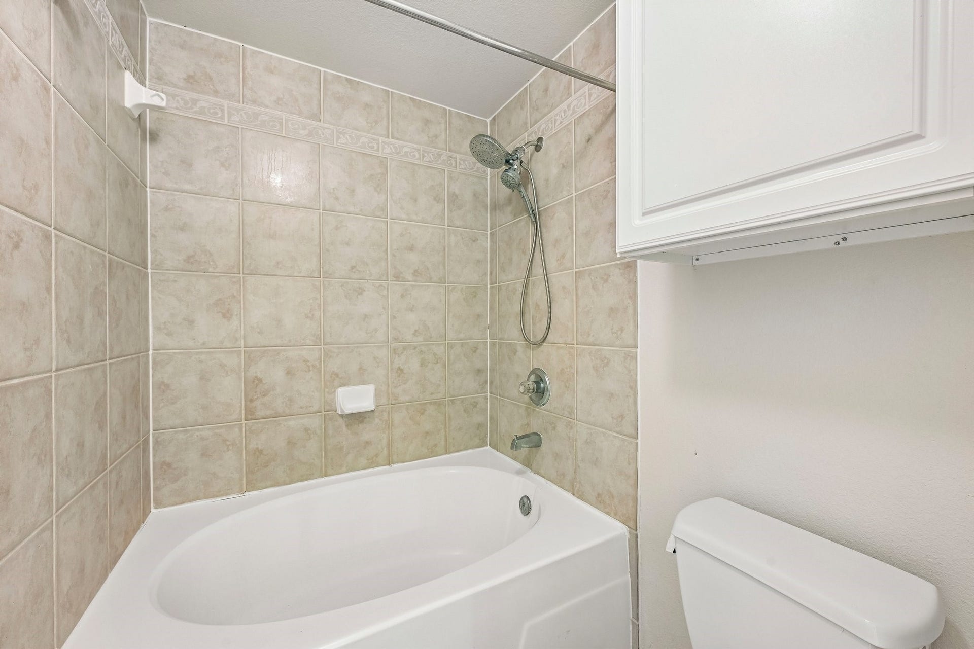12707 Boheme Drive, #1103, Houston, TX 77024 Primary bathroom