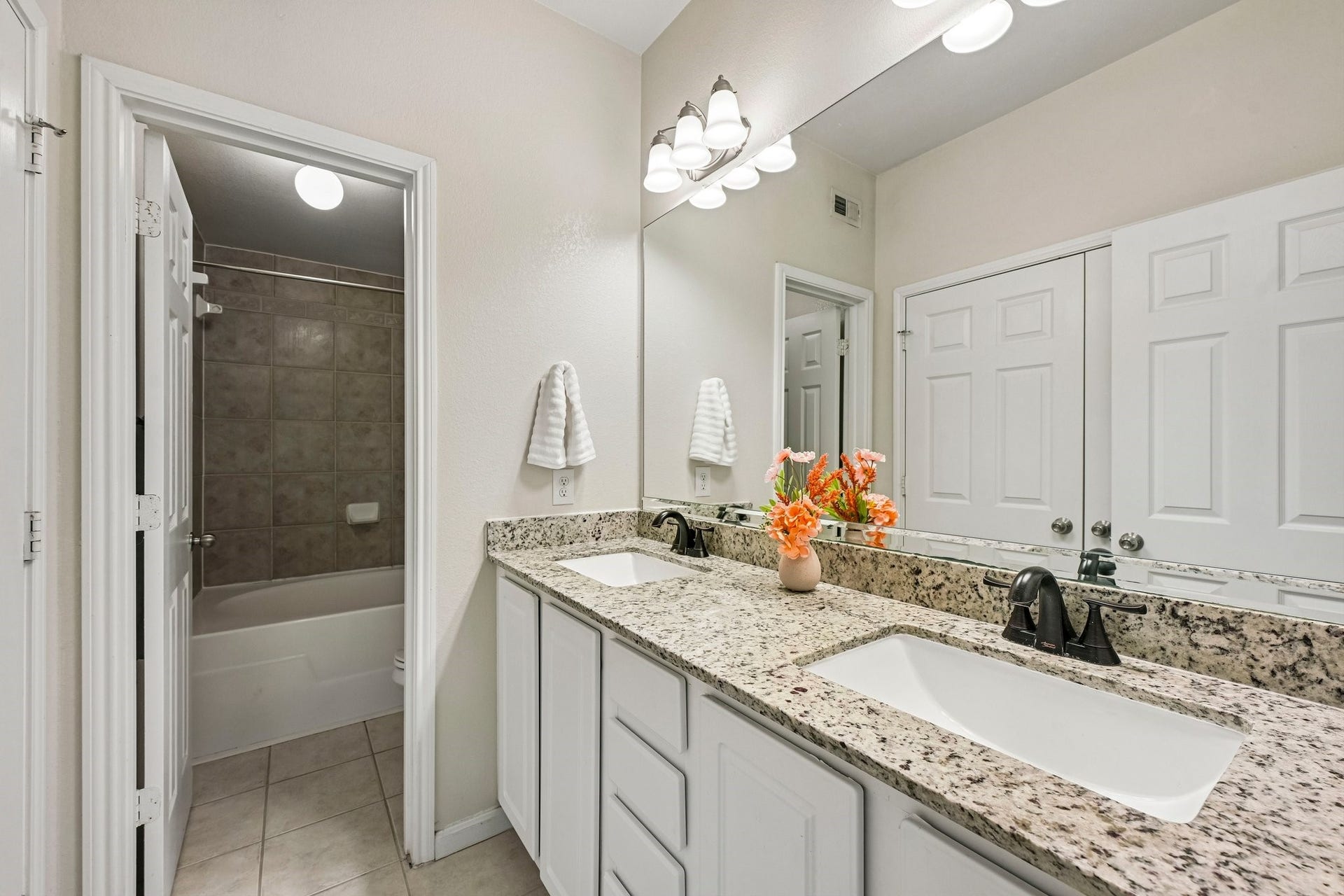 12707 Boheme Drive, #1103, Houston, TX 77024 Primary bathroom