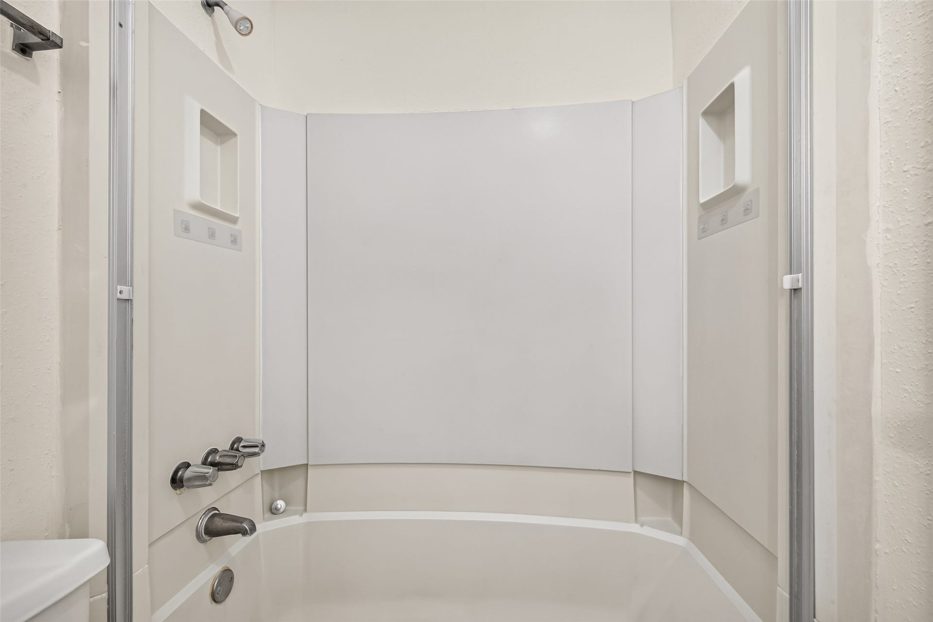 9523 Pagewood Lane, #9523, Houston, TX 77063 this pic show a tubshower combination, offeringboth style and functionality on the secondary primary bedroom.
