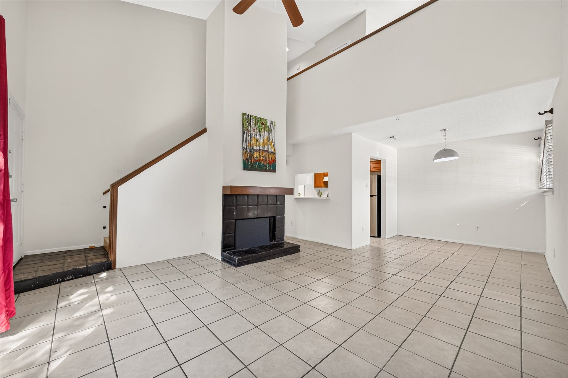 9523 Pagewood Lane, #9523, Houston, TX 77063 Welcome to this living room with high ceilings, tile flooring, & a ceiling fan.