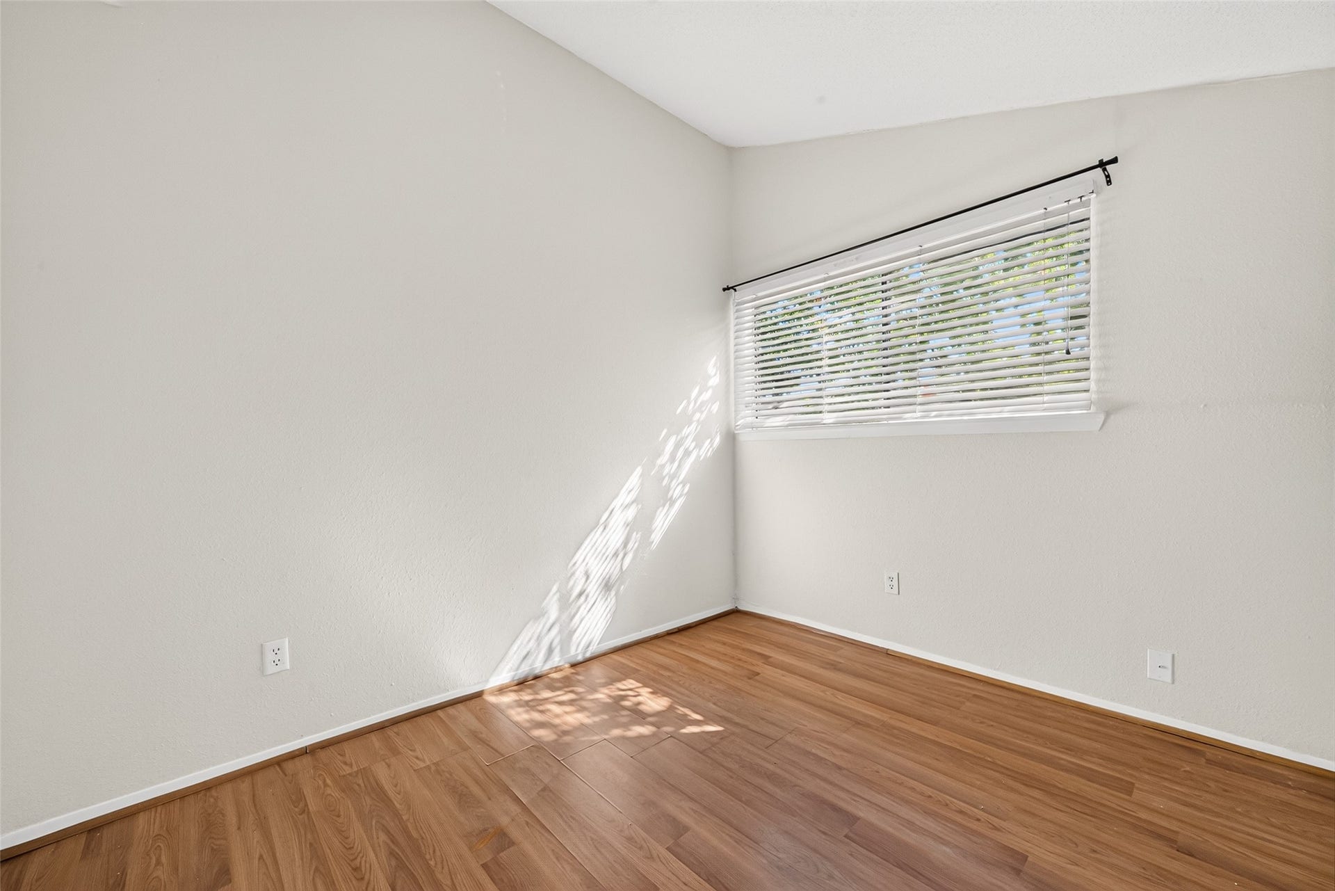 9523 Pagewood Lane, #9523, Houston, TX 77063 A cozy Loft that affers abundant natural light.