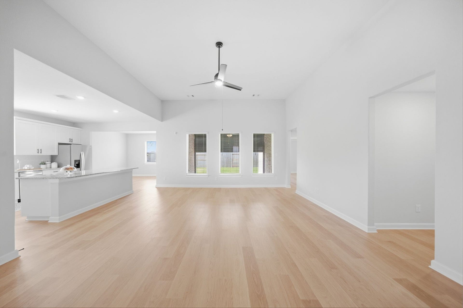 3217 Banyan Drive, Texas City, TX 77539 Large and open living room