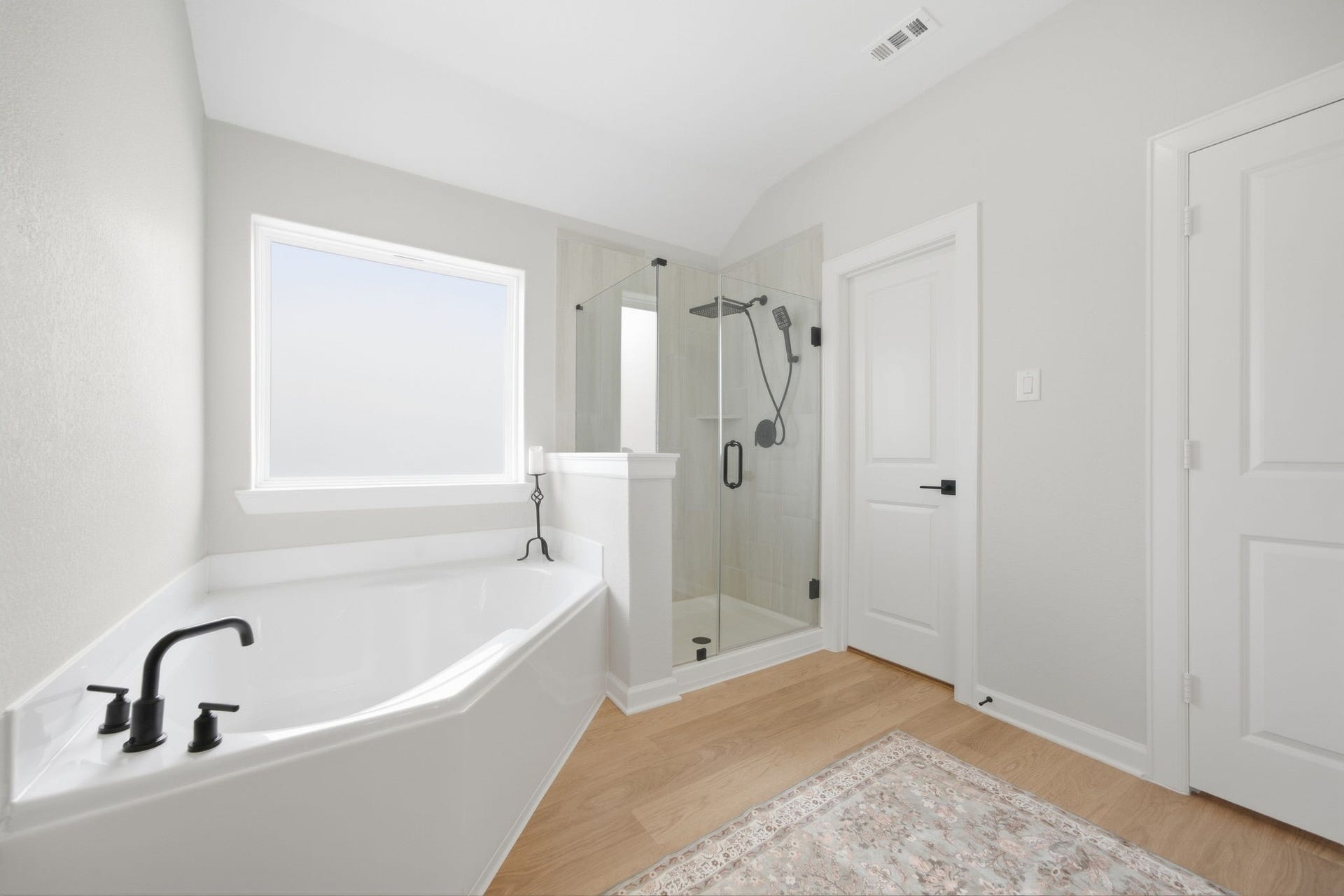 3217 Banyan Drive, Texas City, TX 77539 Soaking tub, separate shower, 2 walk in closets