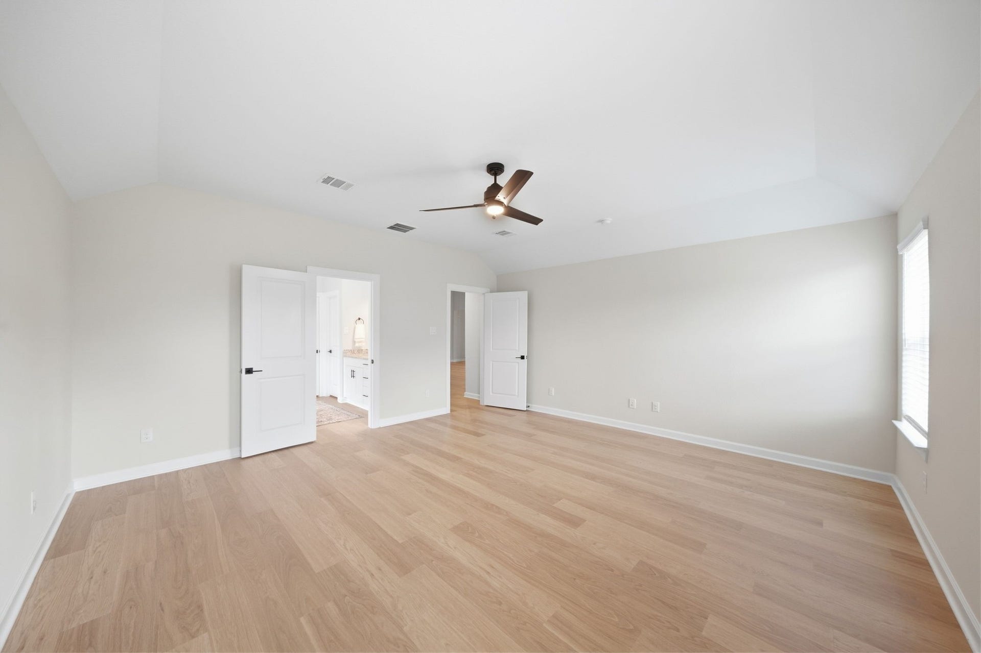3217 Banyan Drive, Texas City, TX 77539 Massive primary bedroom