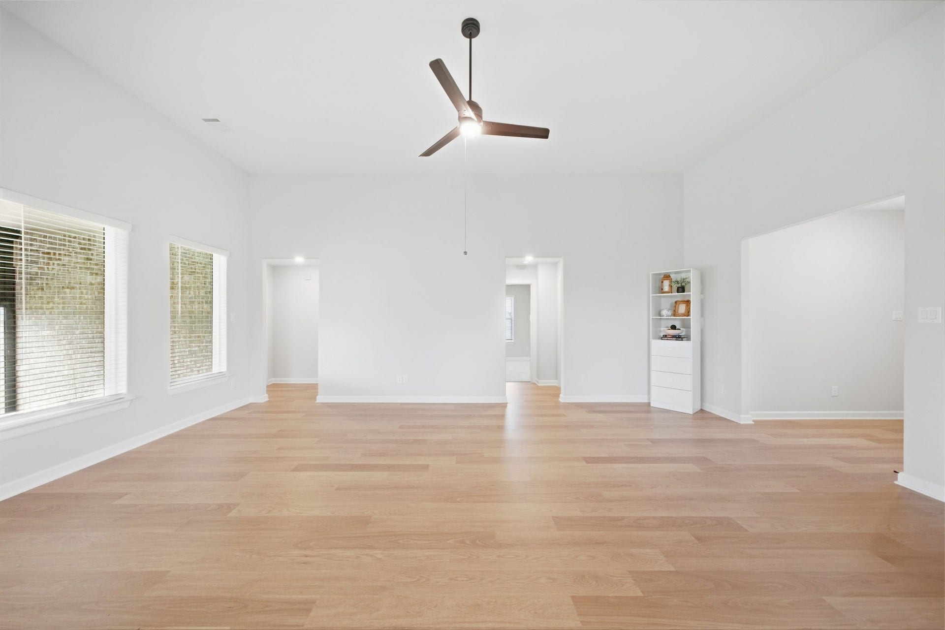 3217 Banyan Drive, Texas City, TX 77539 Large and open living room