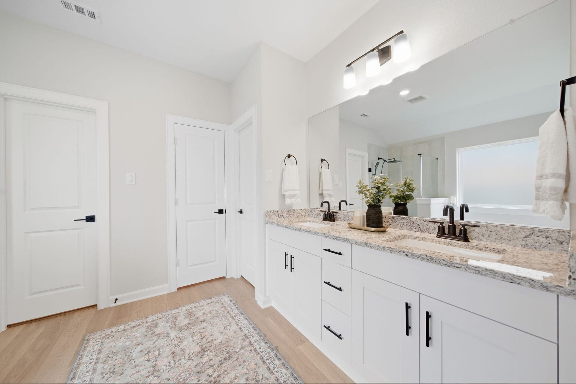 3217 Banyan Drive, Texas City, TX 77539 Double sinks in primary bath
