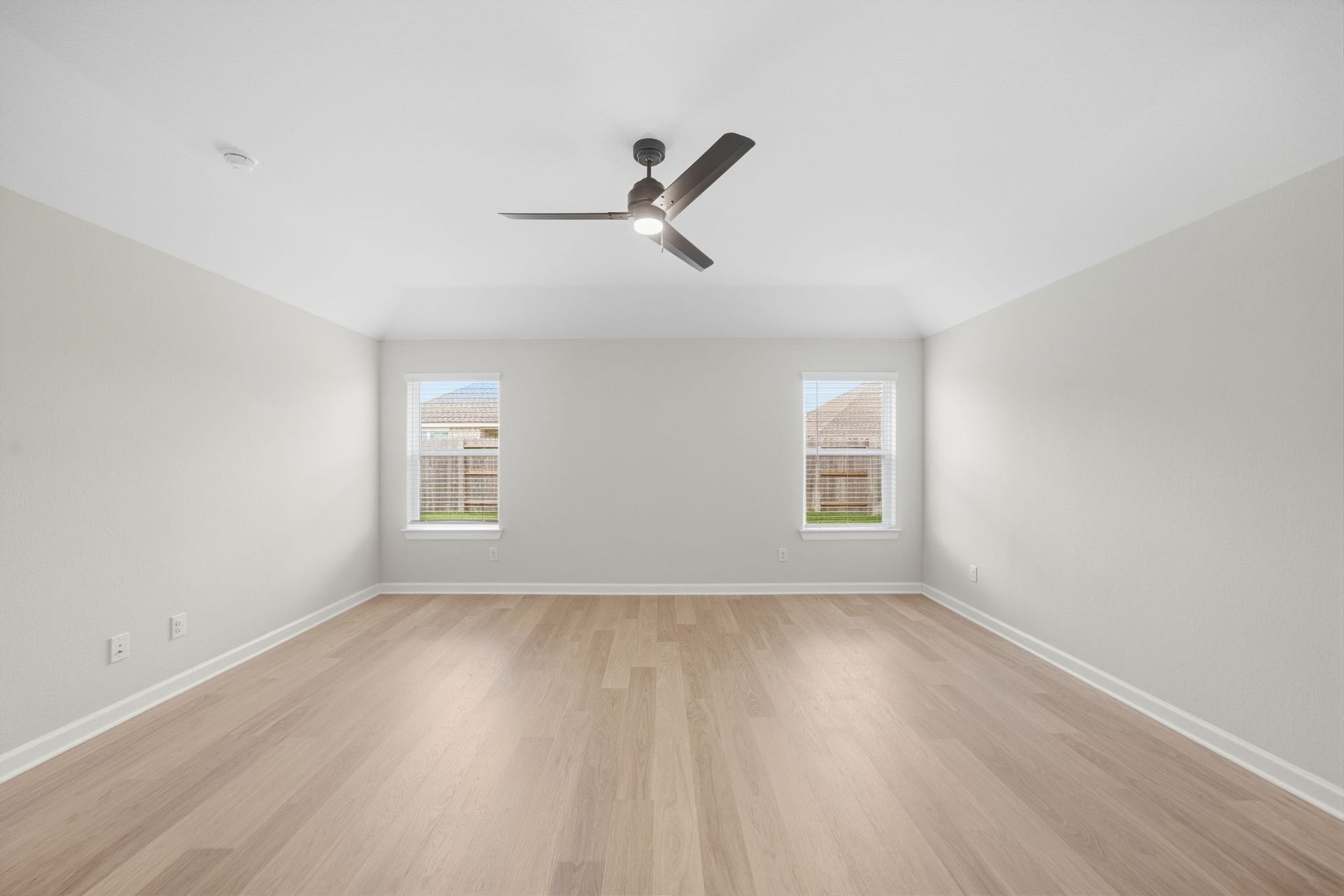 3217 Banyan Drive, Texas City, TX 77539 Massive primary bedroom