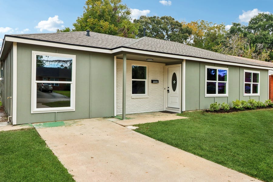 Property photo for 7210 Canary Circle, Texas City, TX