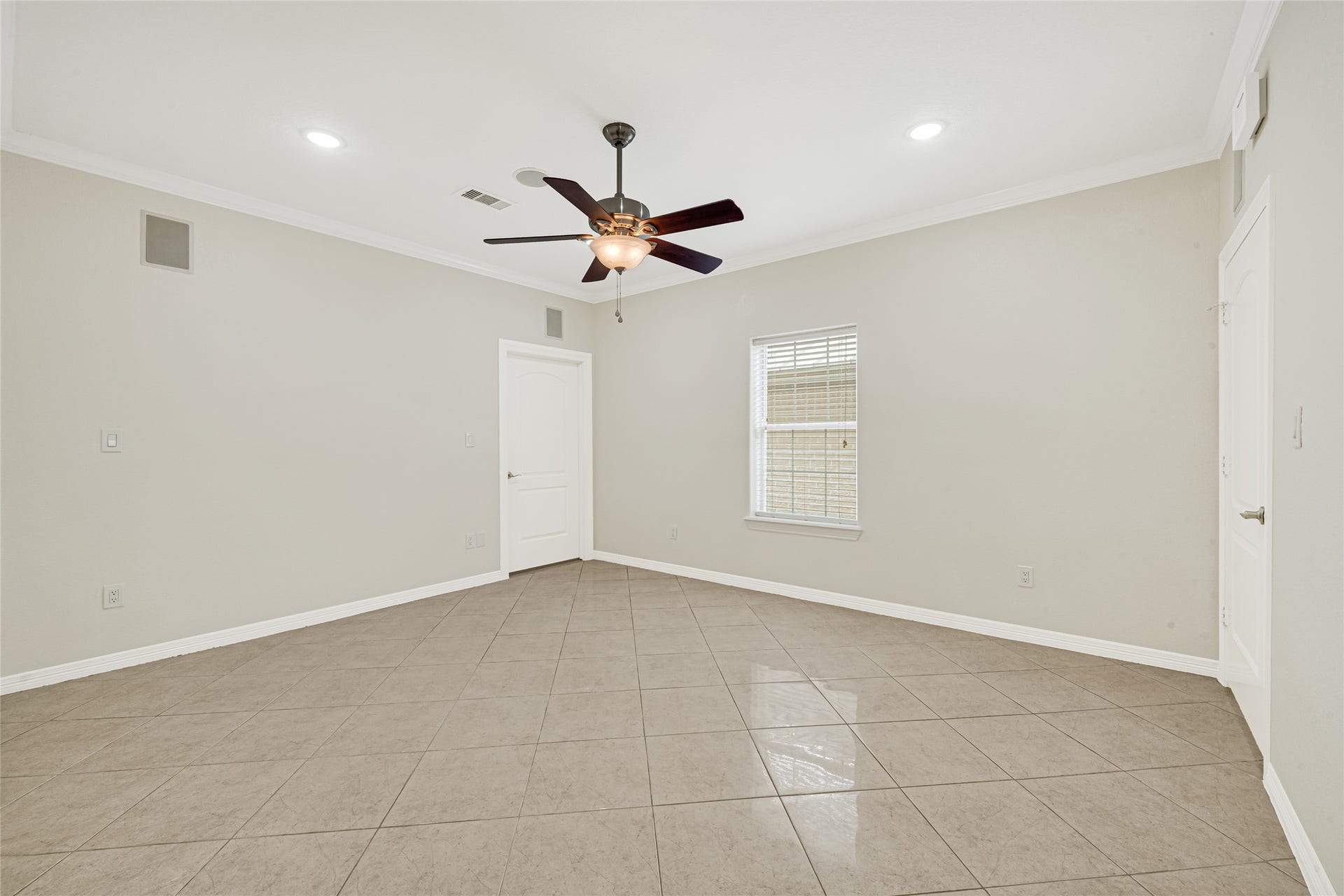 404 Moss Street, Houston, TX 77009