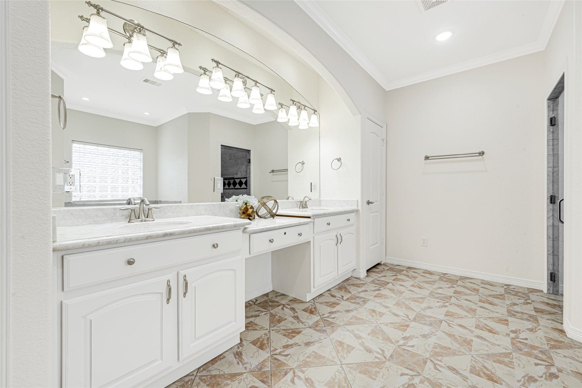 404 Moss Street, Houston, TX 77009