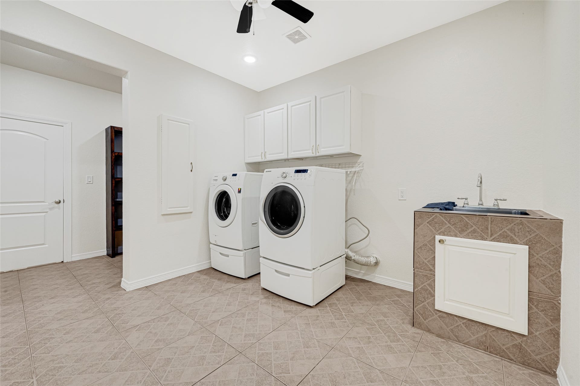 404 Moss Street, Houston, TX 77009