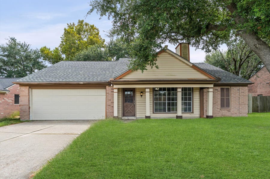 Property photo for 2430 Shady Bend Drive, Pearland, TX