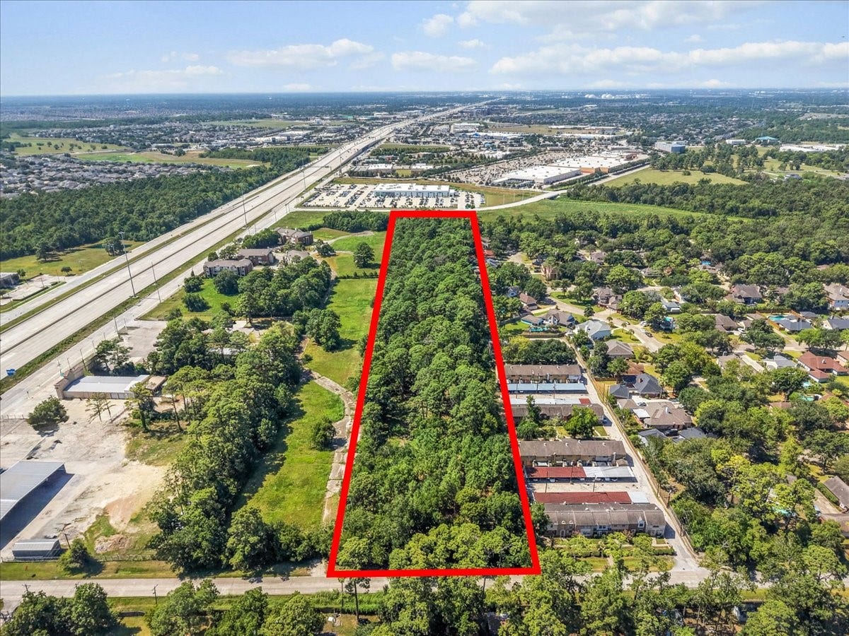 405 Sunset Drive, Dickinson, TX 77539 6.3 acres ready for creativity!
