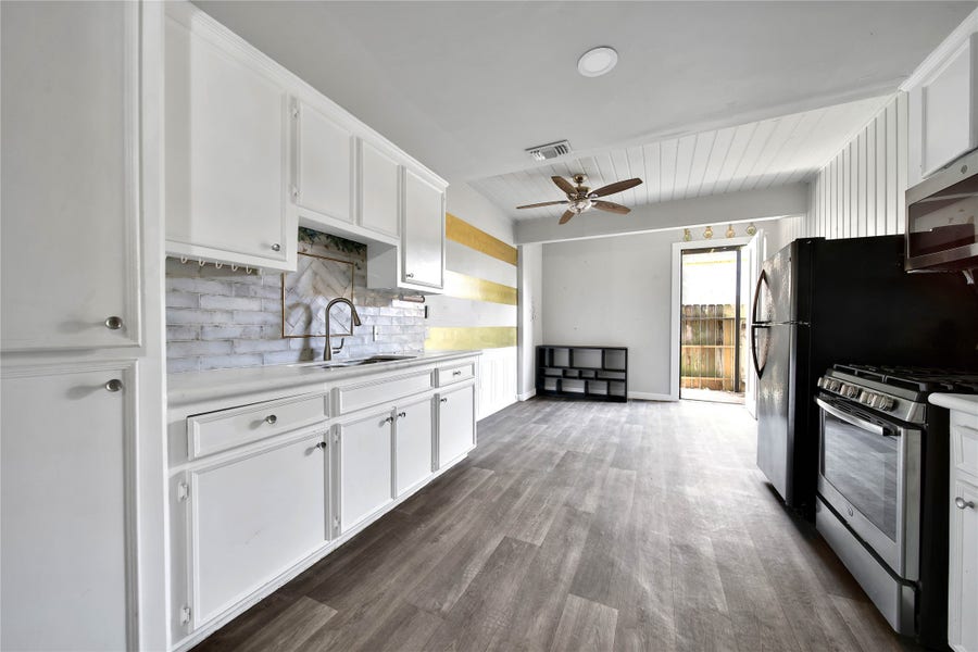 Property photo for 28 Lakeway Street, Conroe, TX