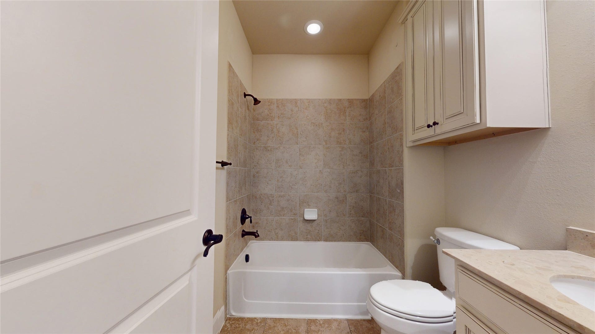 126 Bellardia Court, Montgomery, TX 77316 Second full bath